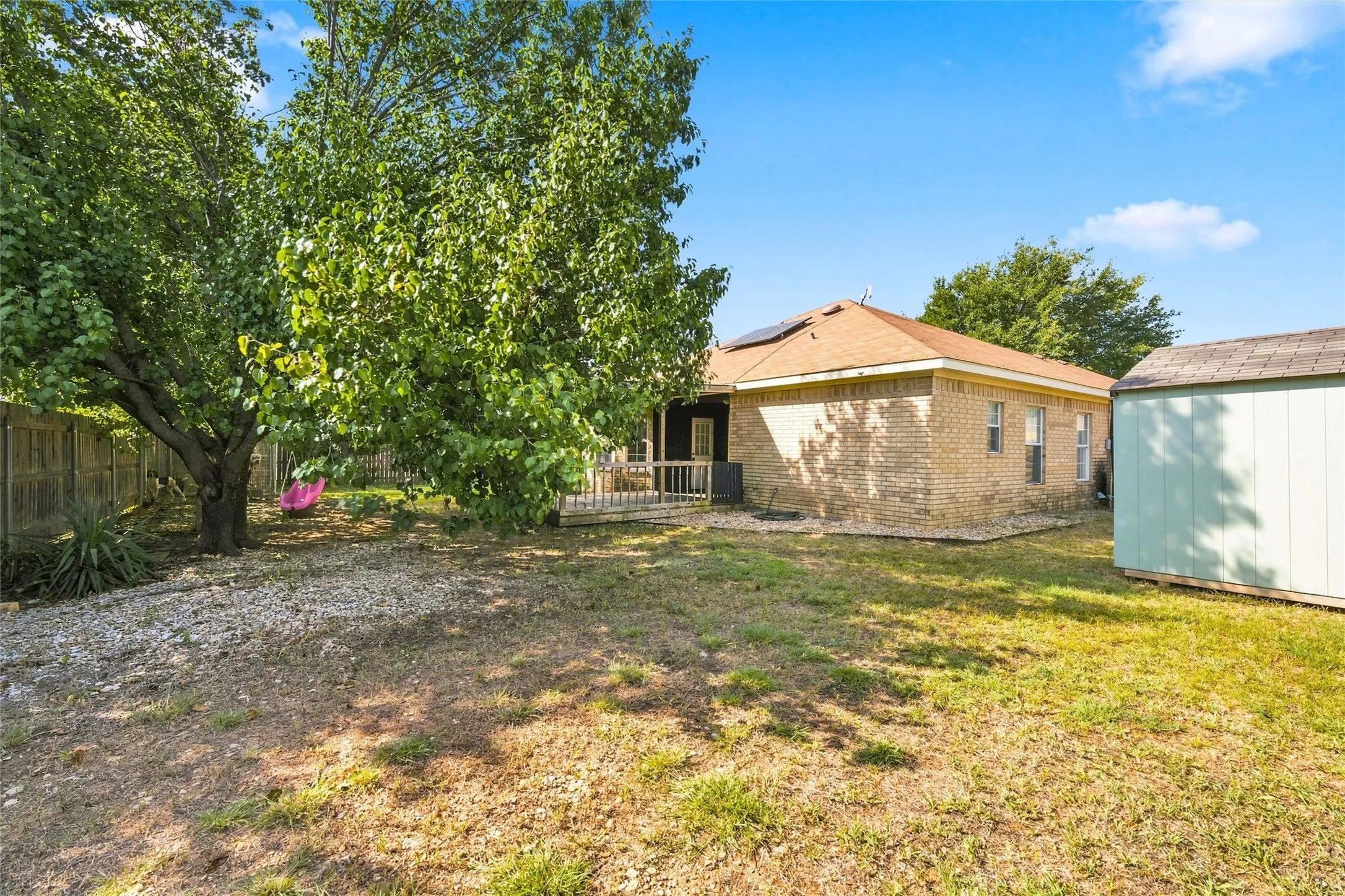 Single Family Residence For Sale in Hill County , 51 Circle Drive, Whitney, Texas 76692, 3 Bedroom, 2 Bathroom, 2 Garage spaces, 1,447 Sqft, built in 2002, mls#21350333, Real Estate Agent in Whitney, Homes For Sale in Hill county, Homes For Sale in Whitney, Realtor in Whitney Texas, Real Estate Brokerage Independent Realty Texas, Luminita Cordes Realtor