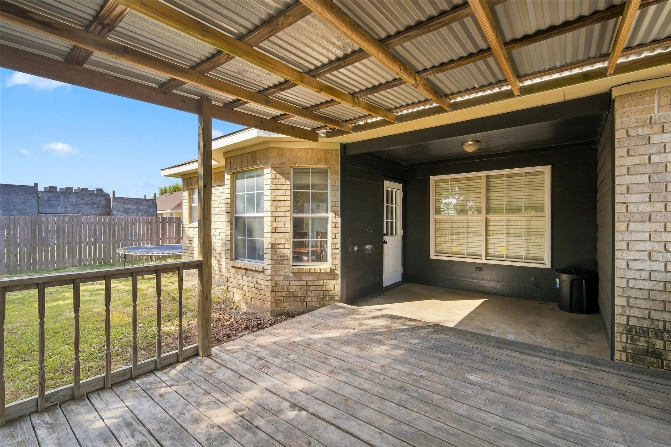 Single Family Residence For Sale in Hill County , 51 Circle Drive, Whitney, Texas 76692, 3 Bedroom, 2 Bathroom, 2 Garage spaces, 1,447 Sqft, built in 2002, mls#21350333, Real Estate Agent in Whitney, Homes For Sale in Hill county, Homes For Sale in Whitney, Realtor in Whitney Texas, Real Estate Brokerage Independent Realty Texas, Luminita Cordes Realtor