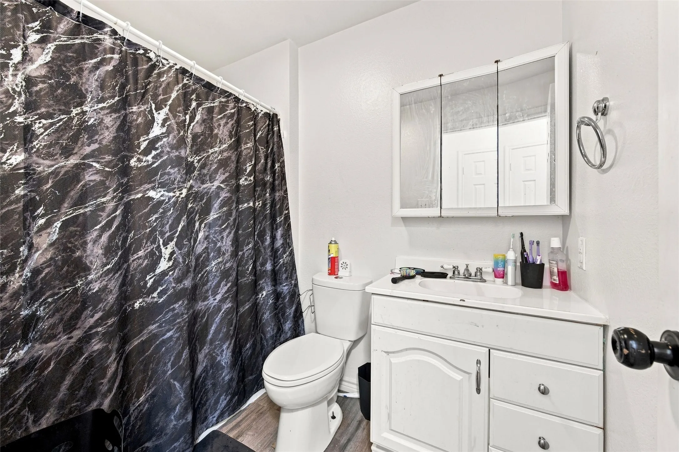 Single Family Residence For Sale in Hill County , 51 Circle Drive, Whitney, Texas 76692, 3 Bedroom, 2 Bathroom, 2 Garage spaces, 1,447 Sqft, built in 2002, mls#21350333, Real Estate Agent in Whitney, Homes For Sale in Hill county, Homes For Sale in Whitney, Realtor in Whitney Texas, Real Estate Brokerage Independent Realty Texas, Luminita Cordes Realtor