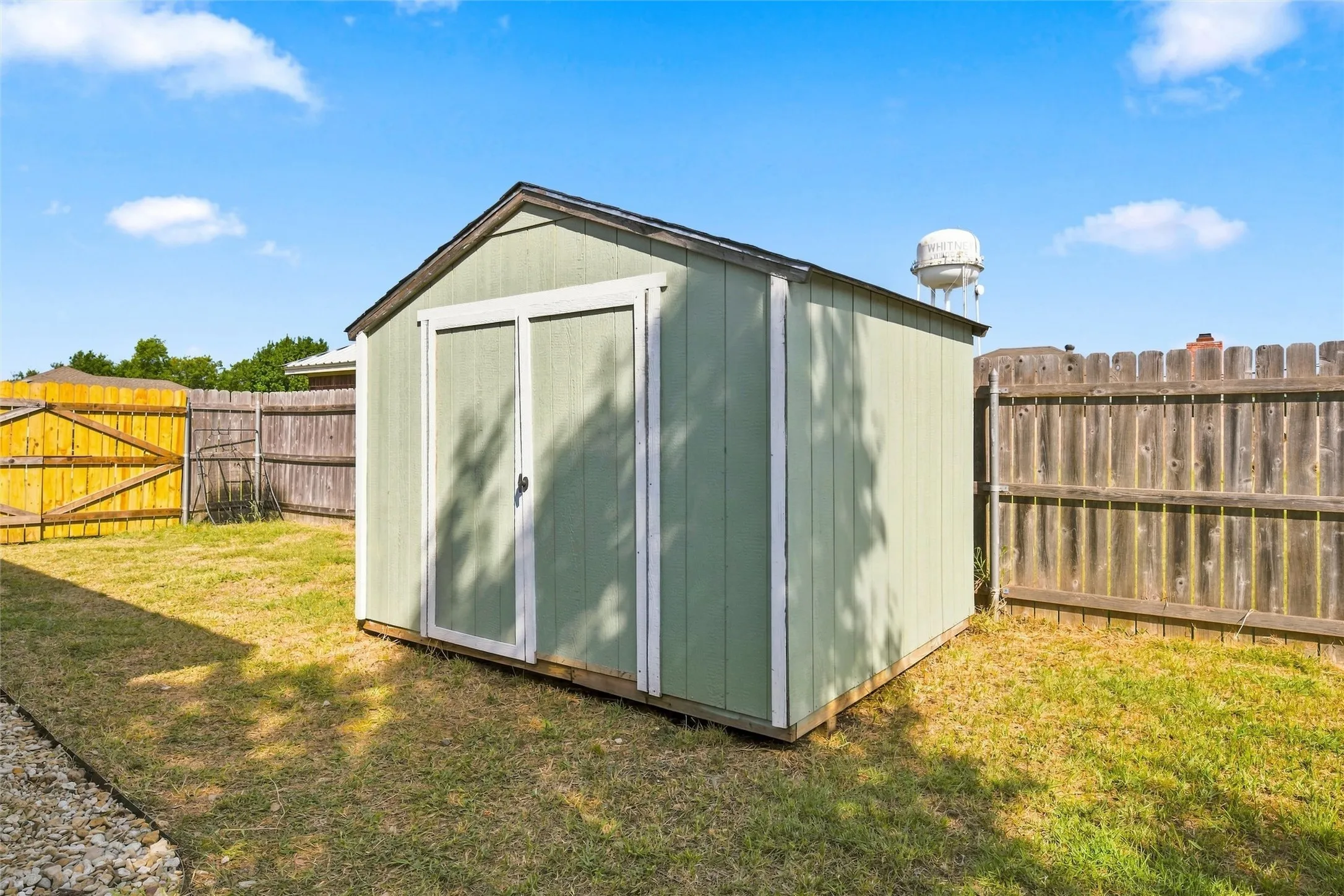Single Family Residence For Sale in Hill County , 51 Circle Drive, Whitney, Texas 76692, 3 Bedroom, 2 Bathroom, 2 Garage spaces, 1,447 Sqft, built in 2002, mls#21350333, Real Estate Agent in Whitney, Homes For Sale in Hill county, Homes For Sale in Whitney, Realtor in Whitney Texas, Real Estate Brokerage Independent Realty Texas, Luminita Cordes Realtor