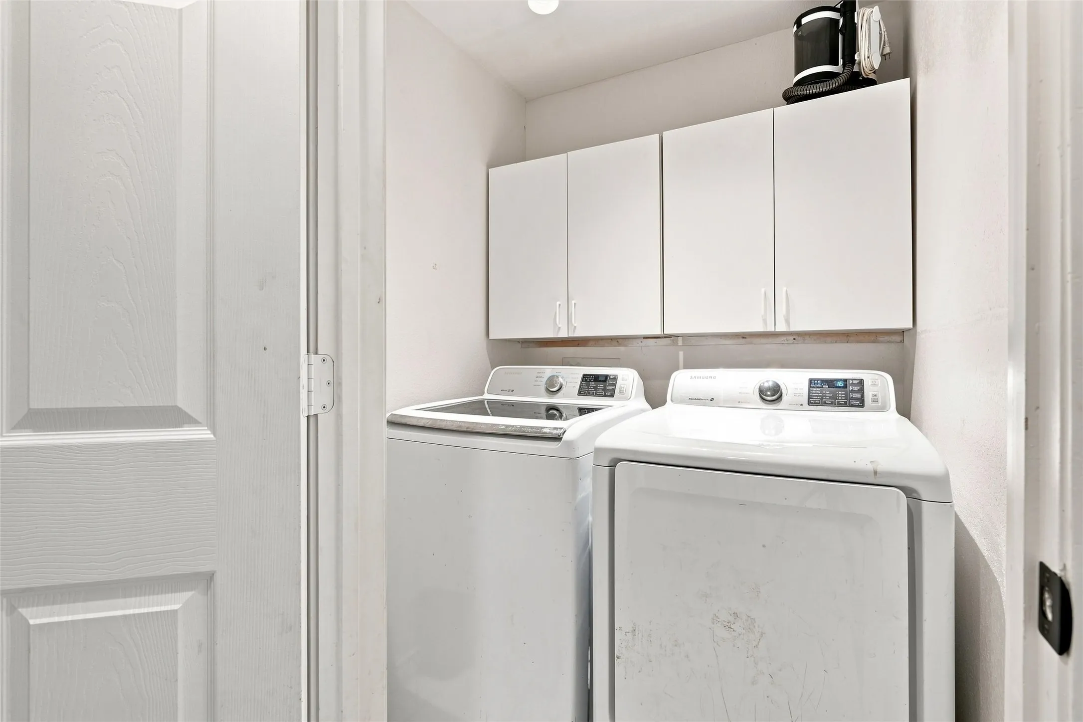 Single Family Residence For Sale in Hill County , 51 Circle Drive, Whitney, Texas 76692, 3 Bedroom, 2 Bathroom, 2 Garage spaces, 1,447 Sqft, built in 2002, mls#21350333, Real Estate Agent in Whitney, Homes For Sale in Hill county, Homes For Sale in Whitney, Realtor in Whitney Texas, Real Estate Brokerage Independent Realty Texas, Luminita Cordes Realtor