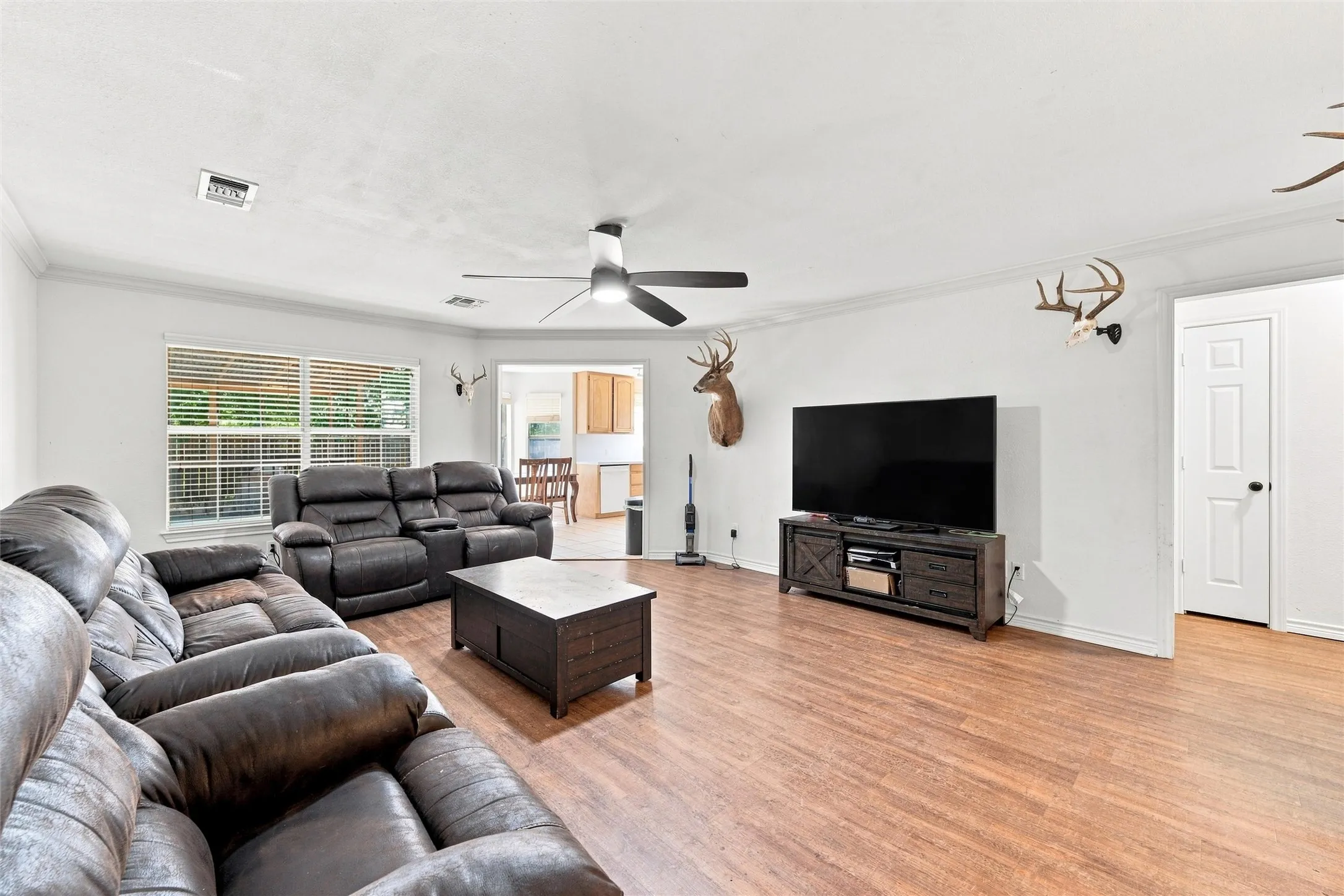 Single Family Residence For Sale in Hill County , 51 Circle Drive, Whitney, Texas 76692, 3 Bedroom, 2 Bathroom, 2 Garage spaces, 1,447 Sqft, built in 2002, mls#21350333, Real Estate Agent in Whitney, Homes For Sale in Hill county, Homes For Sale in Whitney, Realtor in Whitney Texas, Real Estate Brokerage Independent Realty Texas, Luminita Cordes Realtor