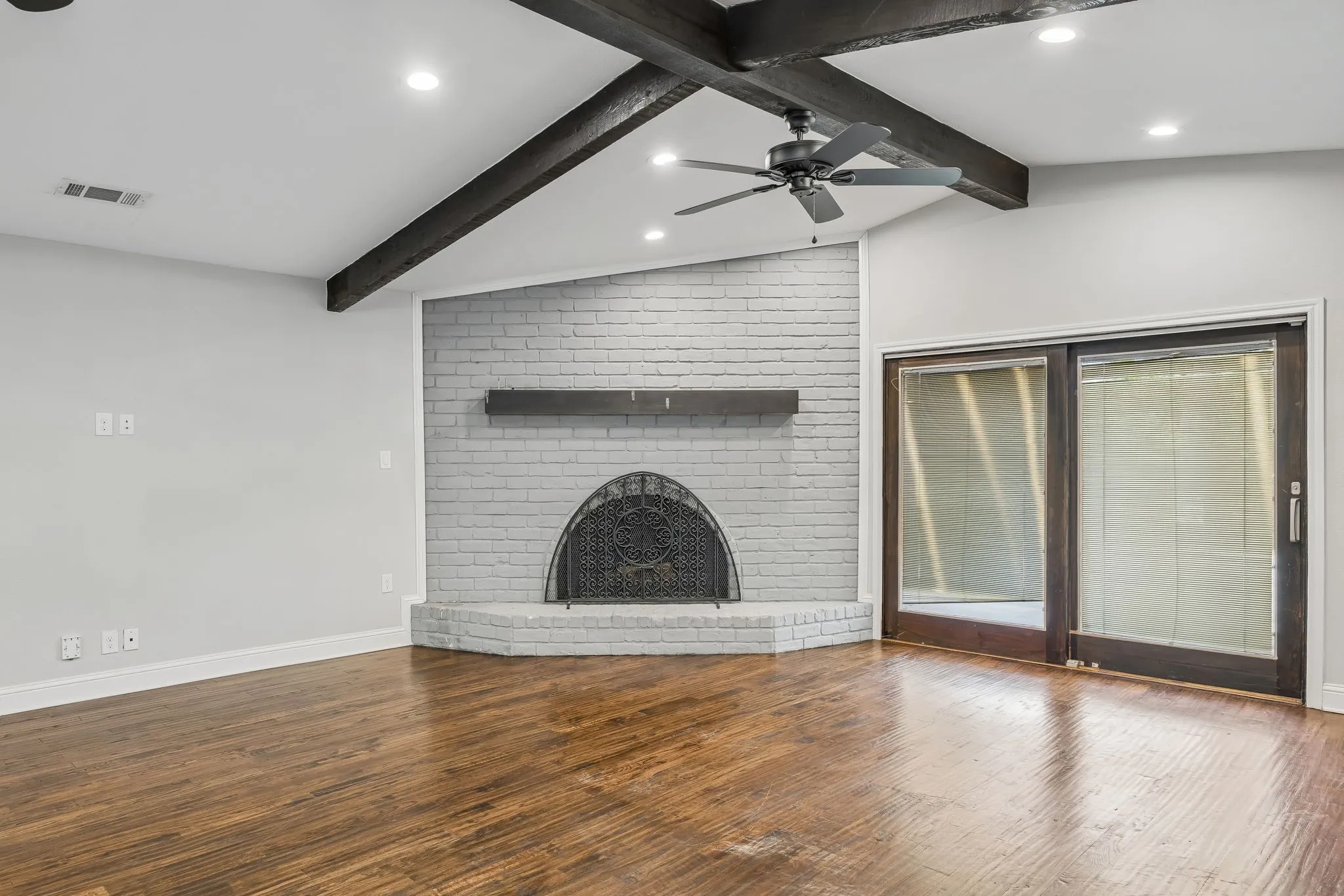 Single Family Residence For Rent in Dallas County , 10215 Dale Crest Drive, Dallas, Texas 75229, 4 Bedroom, 3 Bathroom, 2 Garage spaces, 2,641 Sqft, built in 1965, mls#21353666, Real Estate Agent in Dallas, Homes For Rent in Dallas county, Homes For Rent in Dallas, Realtor in Dallas Texas, Real Estate Brokerage Independent Realty Texas, Luminita Cordes Realtor