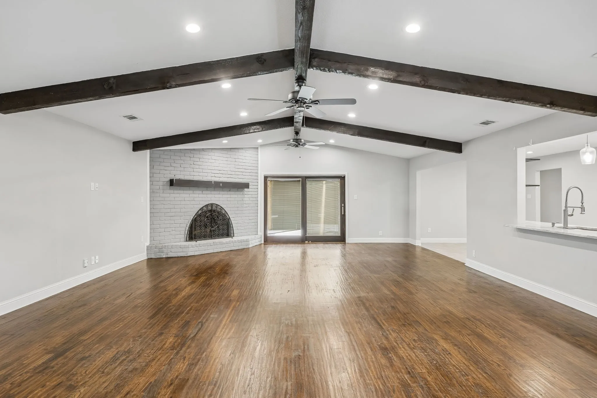 Single Family Residence For Rent in Dallas County , 10215 Dale Crest Drive, Dallas, Texas 75229, 4 Bedroom, 3 Bathroom, 2 Garage spaces, 2,641 Sqft, built in 1965, mls#21353666, Real Estate Agent in Dallas, Homes For Rent in Dallas county, Homes For Rent in Dallas, Realtor in Dallas Texas, Real Estate Brokerage Independent Realty Texas, Luminita Cordes Realtor