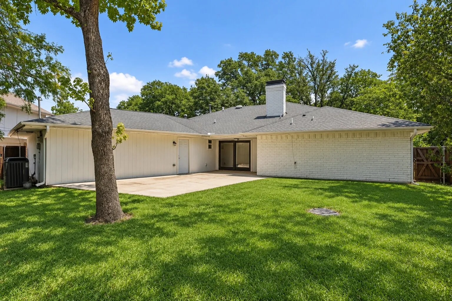 Single Family Residence For Rent in Dallas County , 10215 Dale Crest Drive, Dallas, Texas 75229, 4 Bedroom, 3 Bathroom, 2 Garage spaces, 2,641 Sqft, built in 1965, mls#21353666, Real Estate Agent in Dallas, Homes For Rent in Dallas county, Homes For Rent in Dallas, Realtor in Dallas Texas, Real Estate Brokerage Independent Realty Texas, Luminita Cordes Realtor