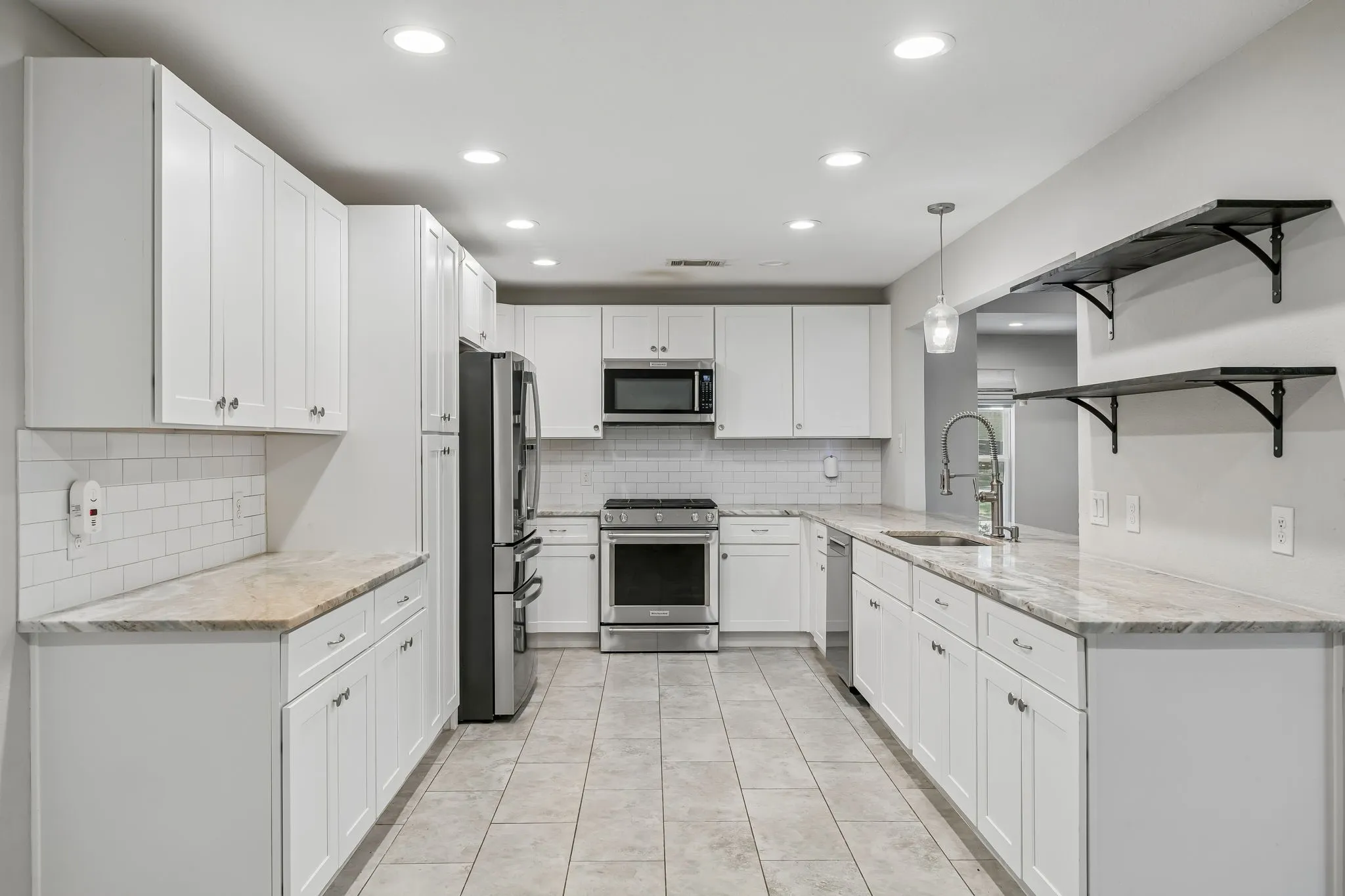 Single Family Residence For Rent in Dallas County , 10215 Dale Crest Drive, Dallas, Texas 75229, 4 Bedroom, 3 Bathroom, 2 Garage spaces, 2,641 Sqft, built in 1965, mls#21353666, Real Estate Agent in Dallas, Homes For Rent in Dallas county, Homes For Rent in Dallas, Realtor in Dallas Texas, Real Estate Brokerage Independent Realty Texas, Luminita Cordes Realtor