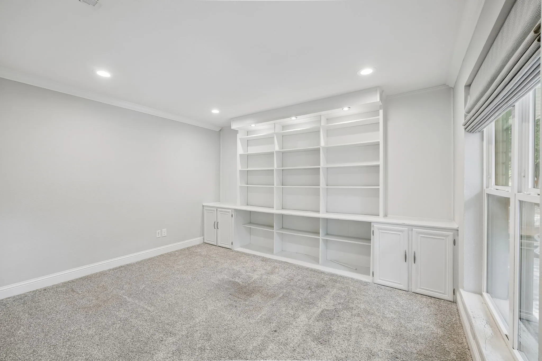 Single Family Residence For Rent in Dallas County , 10215 Dale Crest Drive, Dallas, Texas 75229, 4 Bedroom, 3 Bathroom, 2 Garage spaces, 2,641 Sqft, built in 1965, mls#21353666, Real Estate Agent in Dallas, Homes For Rent in Dallas county, Homes For Rent in Dallas, Realtor in Dallas Texas, Real Estate Brokerage Independent Realty Texas, Luminita Cordes Realtor