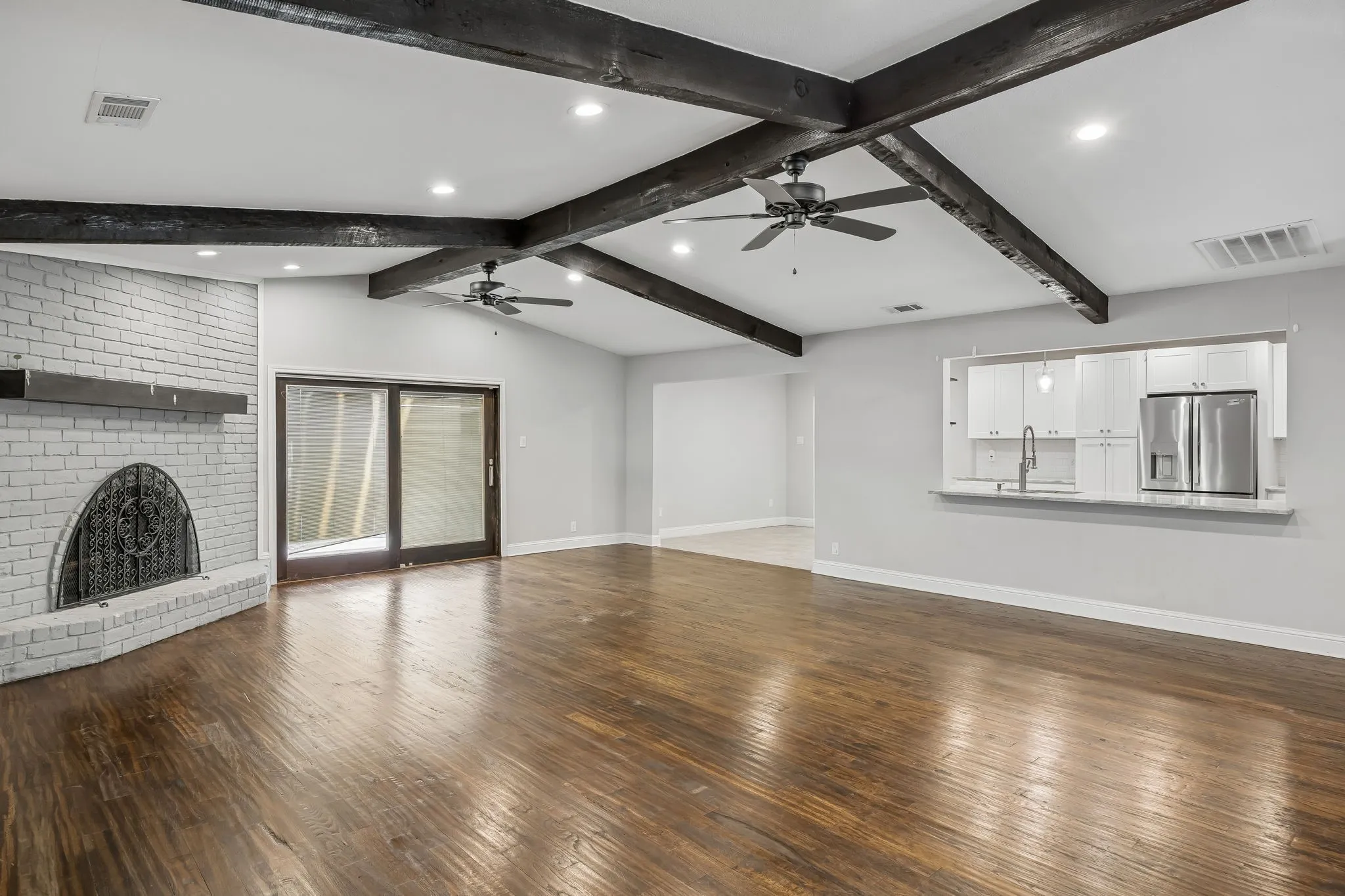 Single Family Residence For Rent in Dallas County , 10215 Dale Crest Drive, Dallas, Texas 75229, 4 Bedroom, 3 Bathroom, 2 Garage spaces, 2,641 Sqft, built in 1965, mls#21353666, Real Estate Agent in Dallas, Homes For Rent in Dallas county, Homes For Rent in Dallas, Realtor in Dallas Texas, Real Estate Brokerage Independent Realty Texas, Luminita Cordes Realtor