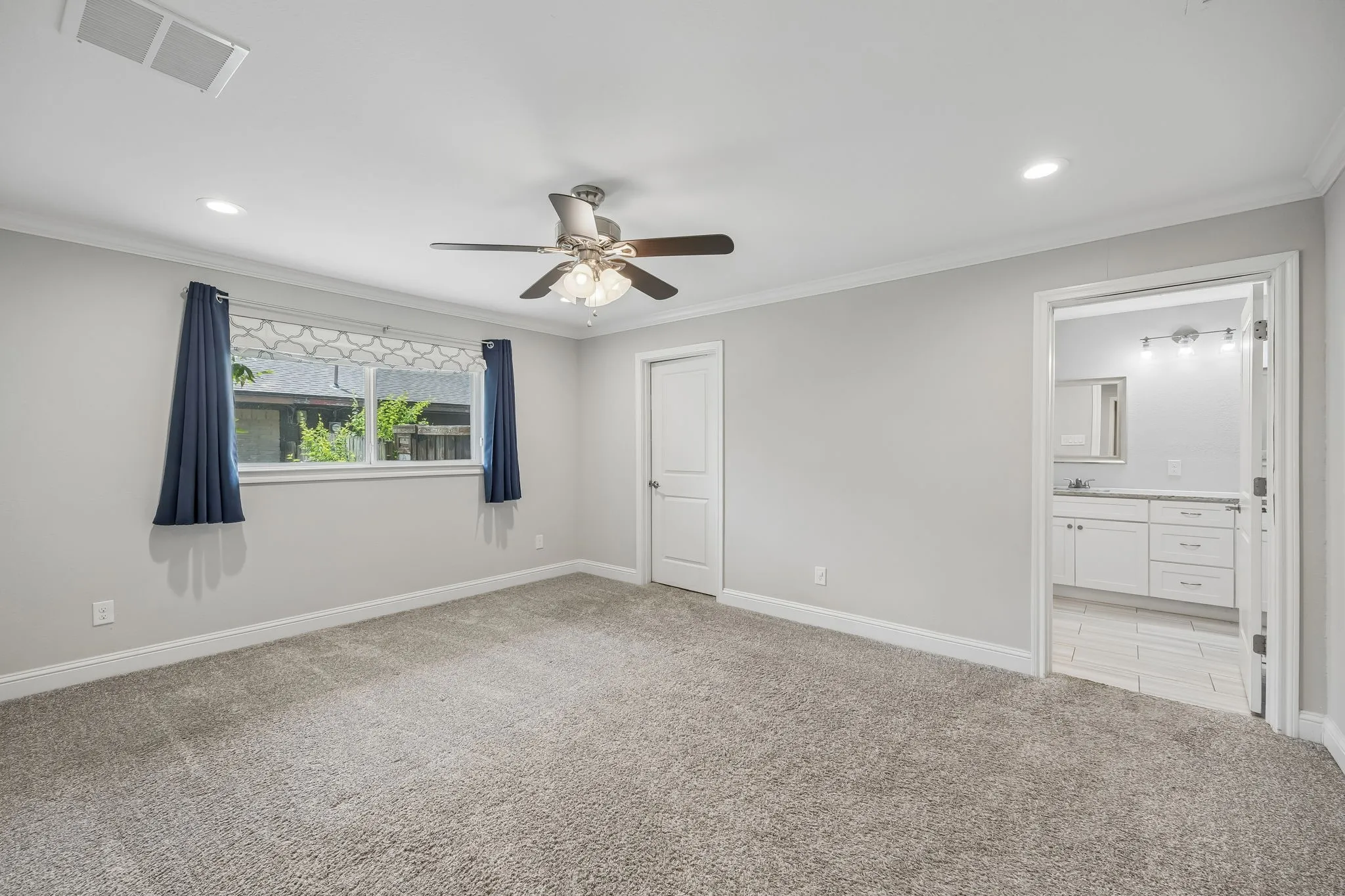 Single Family Residence For Rent in Dallas County , 10215 Dale Crest Drive, Dallas, Texas 75229, 4 Bedroom, 3 Bathroom, 2 Garage spaces, 2,641 Sqft, built in 1965, mls#21353666, Real Estate Agent in Dallas, Homes For Rent in Dallas county, Homes For Rent in Dallas, Realtor in Dallas Texas, Real Estate Brokerage Independent Realty Texas, Luminita Cordes Realtor
