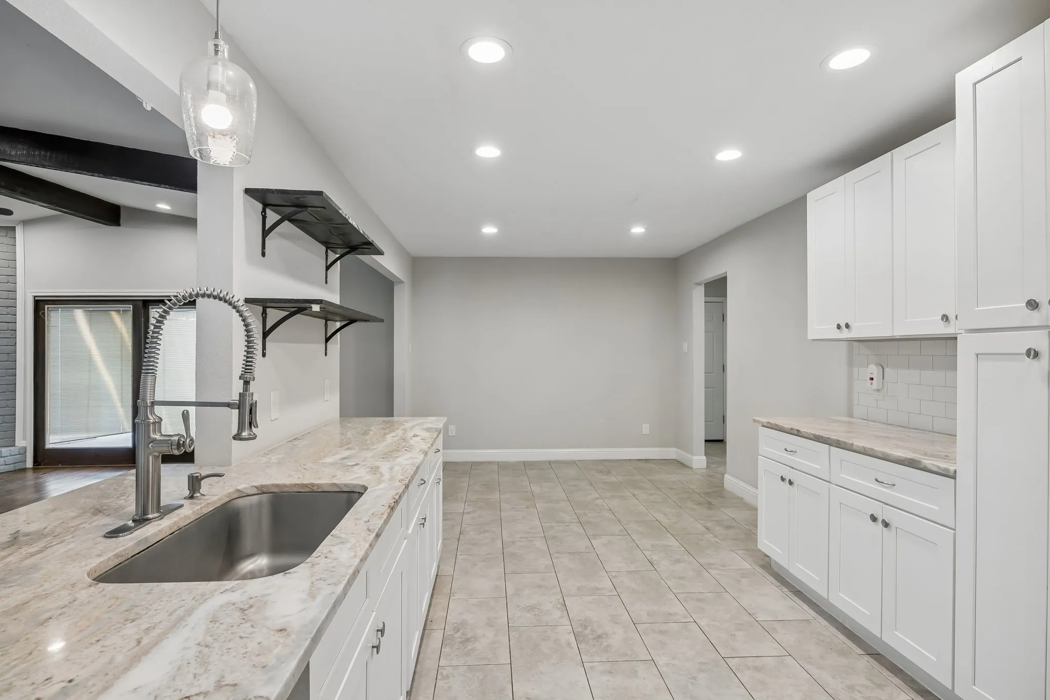 Single Family Residence For Rent in Dallas County , 10215 Dale Crest Drive, Dallas, Texas 75229, 4 Bedroom, 3 Bathroom, 2 Garage spaces, 2,641 Sqft, built in 1965, mls#21353666, Real Estate Agent in Dallas, Homes For Rent in Dallas county, Homes For Rent in Dallas, Realtor in Dallas Texas, Real Estate Brokerage Independent Realty Texas, Luminita Cordes Realtor