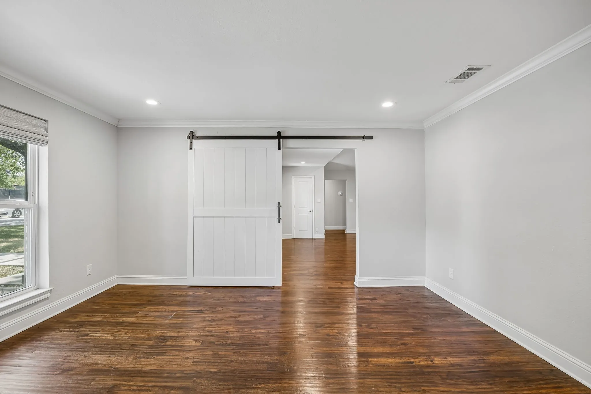 Single Family Residence For Rent in Dallas County , 10215 Dale Crest Drive, Dallas, Texas 75229, 4 Bedroom, 3 Bathroom, 2 Garage spaces, 2,641 Sqft, built in 1965, mls#21353666, Real Estate Agent in Dallas, Homes For Rent in Dallas county, Homes For Rent in Dallas, Realtor in Dallas Texas, Real Estate Brokerage Independent Realty Texas, Luminita Cordes Realtor