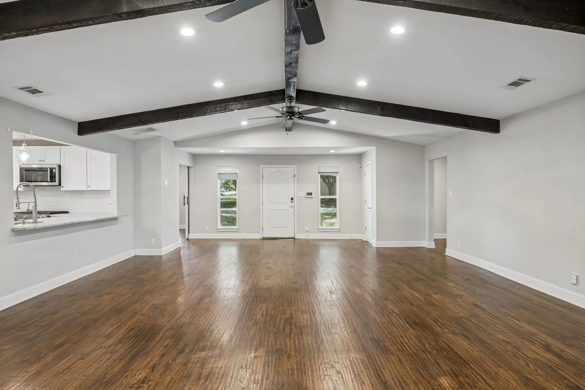 Single Family Residence For Rent in Dallas County , 10215 Dale Crest Drive, Dallas, Texas 75229, 4 Bedroom, 3 Bathroom, 2 Garage spaces, 2,641 Sqft, built in 1965, mls#21353666, Real Estate Agent in Dallas, Homes For Rent in Dallas county, Homes For Rent in Dallas, Realtor in Dallas Texas, Real Estate Brokerage Independent Realty Texas, Luminita Cordes Realtor