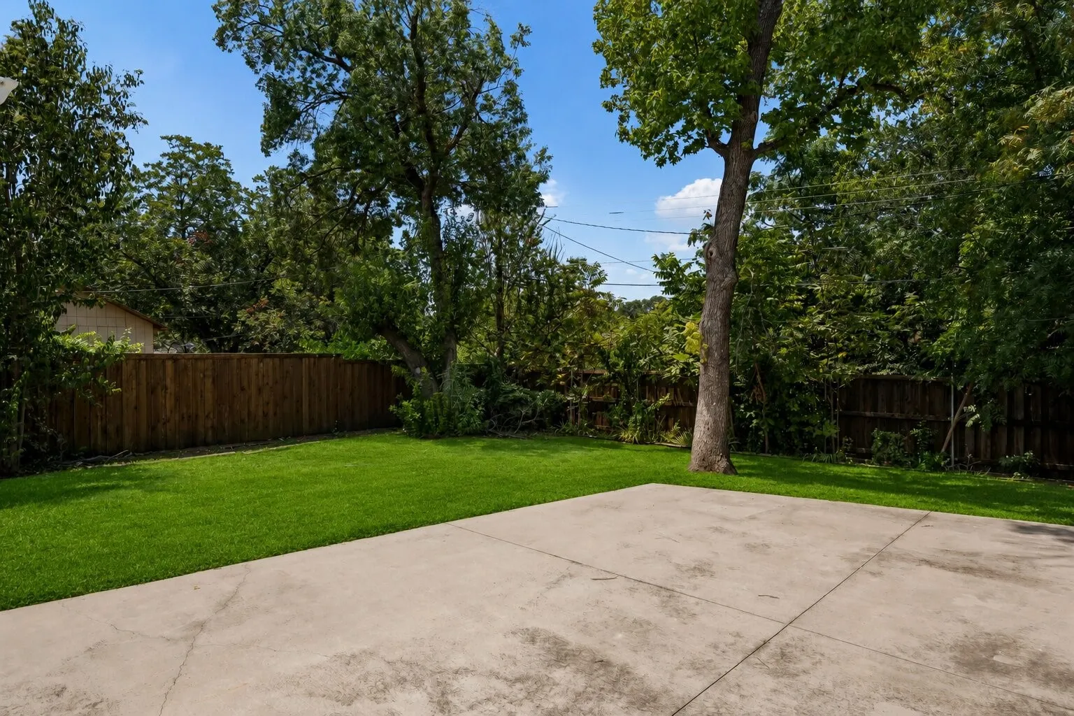 Single Family Residence For Rent in Dallas County , 10215 Dale Crest Drive, Dallas, Texas 75229, 4 Bedroom, 3 Bathroom, 2 Garage spaces, 2,641 Sqft, built in 1965, mls#21353666, Real Estate Agent in Dallas, Homes For Rent in Dallas county, Homes For Rent in Dallas, Realtor in Dallas Texas, Real Estate Brokerage Independent Realty Texas, Luminita Cordes Realtor