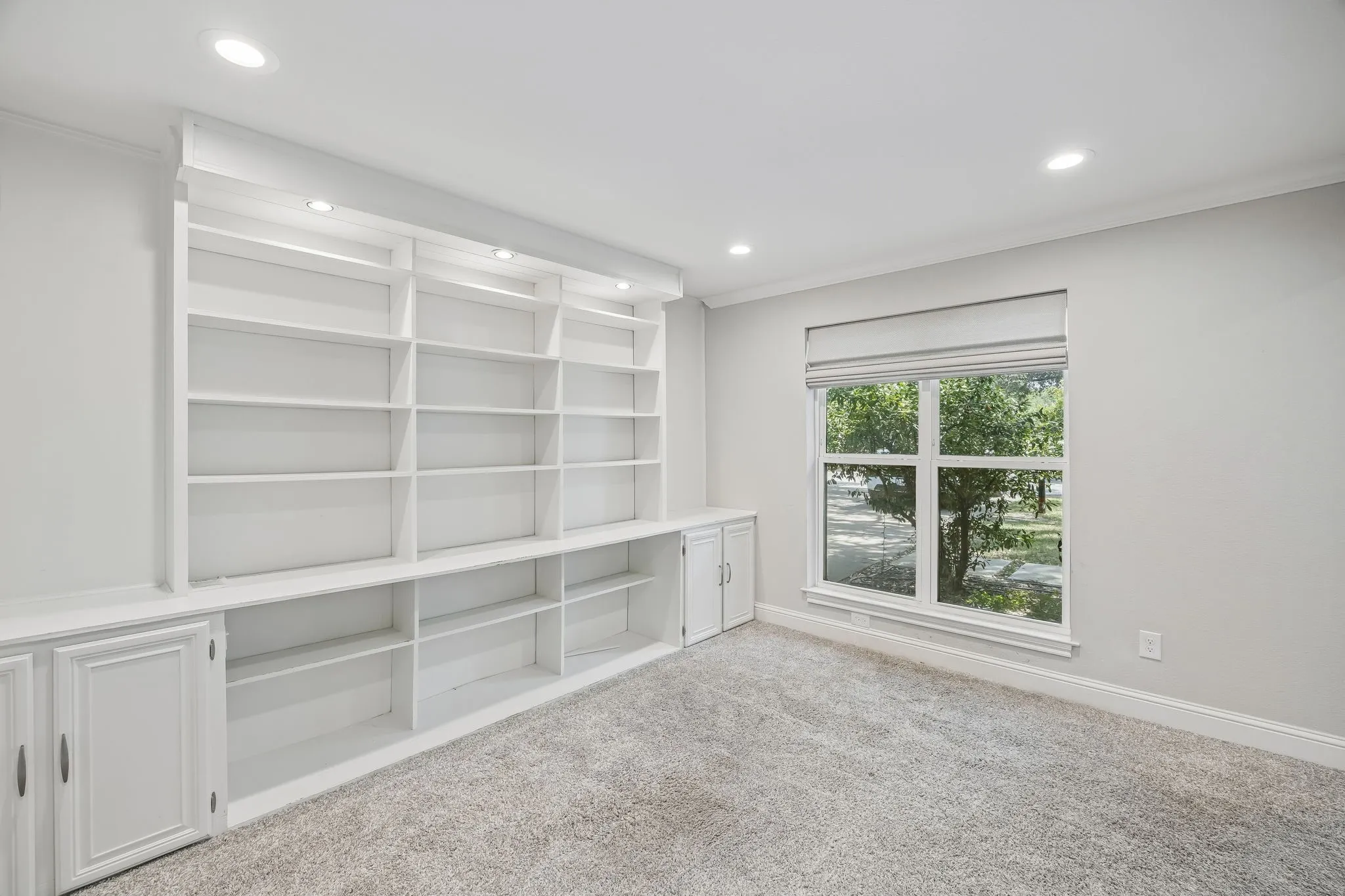 Single Family Residence For Rent in Dallas County , 10215 Dale Crest Drive, Dallas, Texas 75229, 4 Bedroom, 3 Bathroom, 2 Garage spaces, 2,641 Sqft, built in 1965, mls#21353666, Real Estate Agent in Dallas, Homes For Rent in Dallas county, Homes For Rent in Dallas, Realtor in Dallas Texas, Real Estate Brokerage Independent Realty Texas, Luminita Cordes Realtor