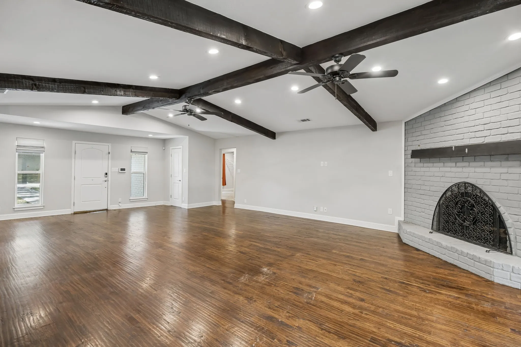 Single Family Residence For Rent in Dallas County , 10215 Dale Crest Drive, Dallas, Texas 75229, 4 Bedroom, 3 Bathroom, 2 Garage spaces, 2,641 Sqft, built in 1965, mls#21353666, Real Estate Agent in Dallas, Homes For Rent in Dallas county, Homes For Rent in Dallas, Realtor in Dallas Texas, Real Estate Brokerage Independent Realty Texas, Luminita Cordes Realtor