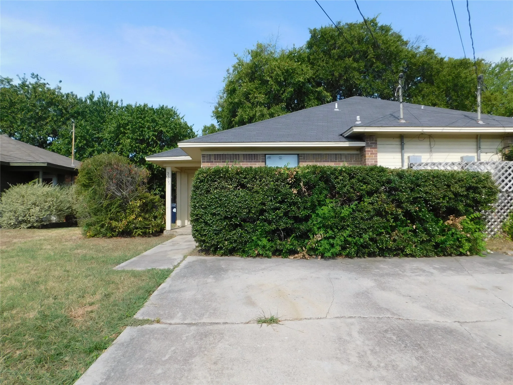 Duplex For Rent in Denton County , 3305 Gardenview Circle, Denton, Texas 76207, 2 Bedroom, 2 Bathroom, Garage spaces, 901 Sqft, built in 1983, mls#21353830, Real Estate Agent in Denton, Homes For Rent in Denton county, Homes For Rent in Denton, Realtor in Denton Texas, Real Estate Brokerage Independent Realty Texas, Luminita Cordes Realtor