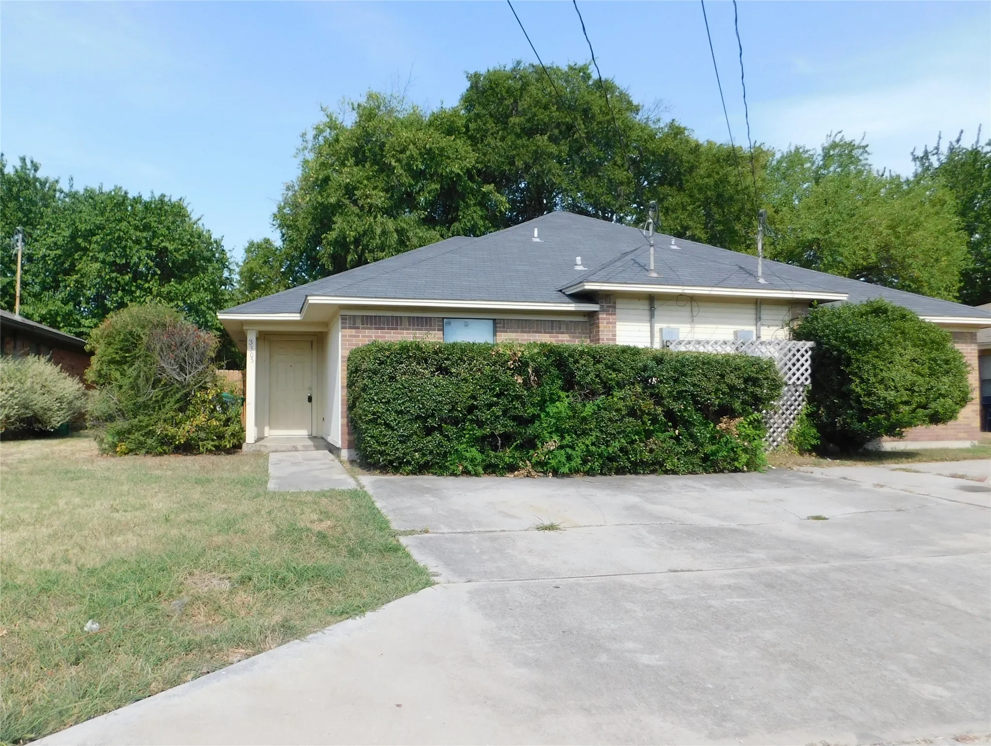Duplex For Rent in Denton County , 3305 Gardenview Circle, Denton, Texas 76207, 2 Bedroom, 2 Bathroom, Garage spaces, 901 Sqft, built in 1983, mls#21353830, Real Estate Agent in Denton, Homes For Rent in Denton county, Homes For Rent in Denton, Realtor in Denton Texas, Real Estate Brokerage Independent Realty Texas, Luminita Cordes Realtor