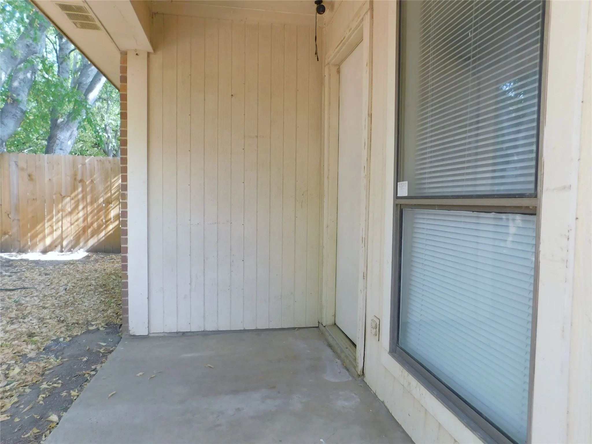 Duplex For Rent in Denton County , 3305 Gardenview Circle, Denton, Texas 76207, 2 Bedroom, 2 Bathroom, Garage spaces, 901 Sqft, built in 1983, mls#21353830, Real Estate Agent in Denton, Homes For Rent in Denton county, Homes For Rent in Denton, Realtor in Denton Texas, Real Estate Brokerage Independent Realty Texas, Luminita Cordes Realtor