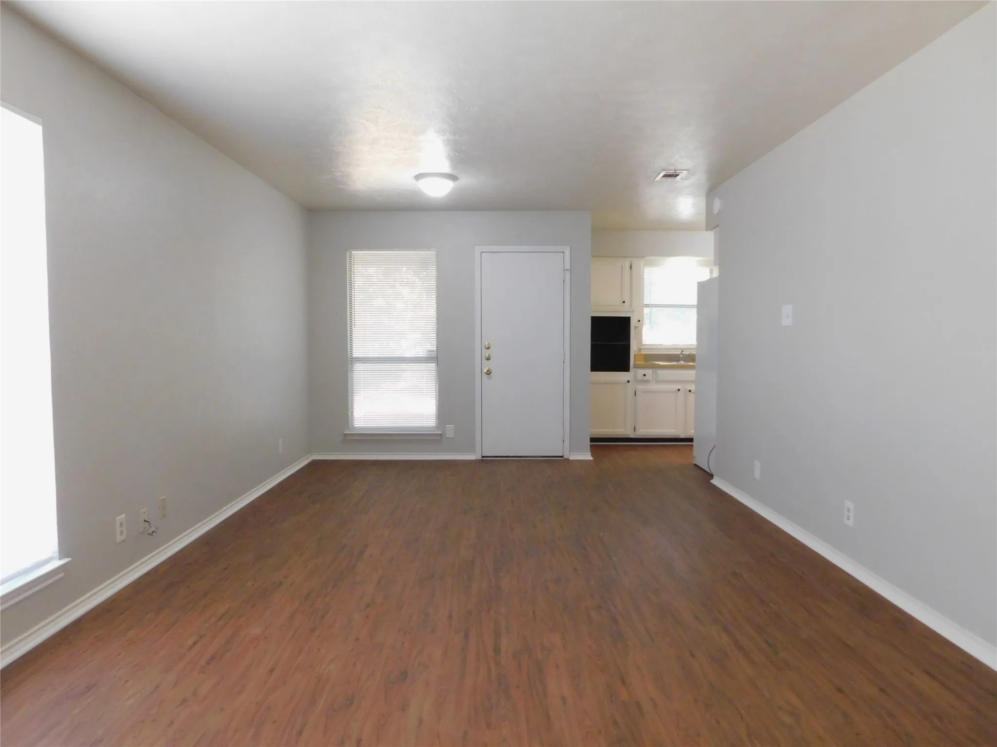 Duplex For Rent in Denton County , 3305 Gardenview Circle, Denton, Texas 76207, 2 Bedroom, 2 Bathroom, Garage spaces, 901 Sqft, built in 1983, mls#21353830, Real Estate Agent in Denton, Homes For Rent in Denton county, Homes For Rent in Denton, Realtor in Denton Texas, Real Estate Brokerage Independent Realty Texas, Luminita Cordes Realtor