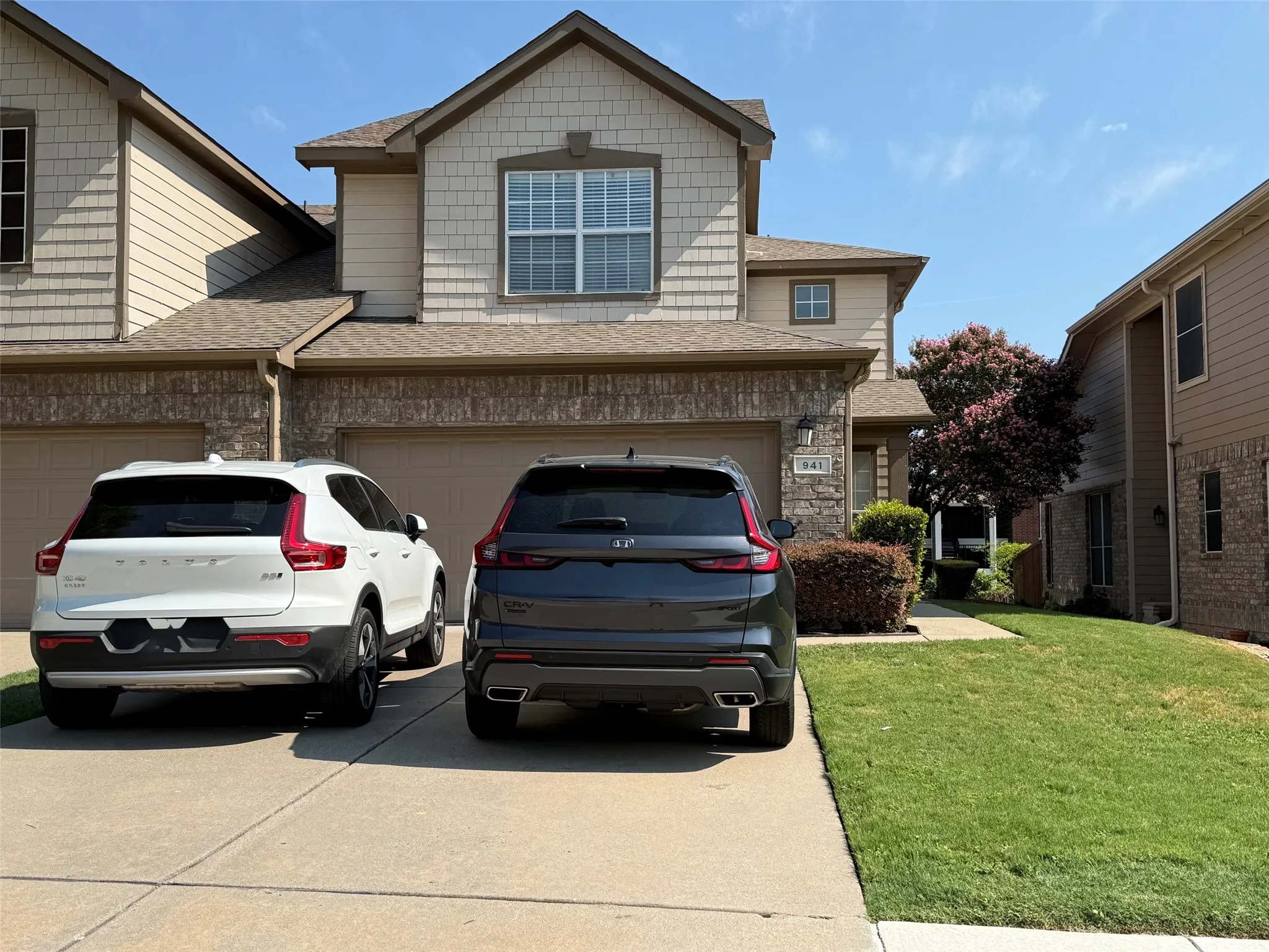 Townhouse For Sale in Collin County , 941 Englewood Lane, Plano, Texas 75025, 2 Bedroom, 3 Bathroom, 2 Garage spaces, 1,535 Sqft, built in 2000, mls#21328999, Real Estate Agent in Plano, Homes For Sale in Collin county, Homes For Sale in Plano, Realtor in Plano Texas, Real Estate Brokerage Independent Realty Texas, Luminita Cordes Realtor