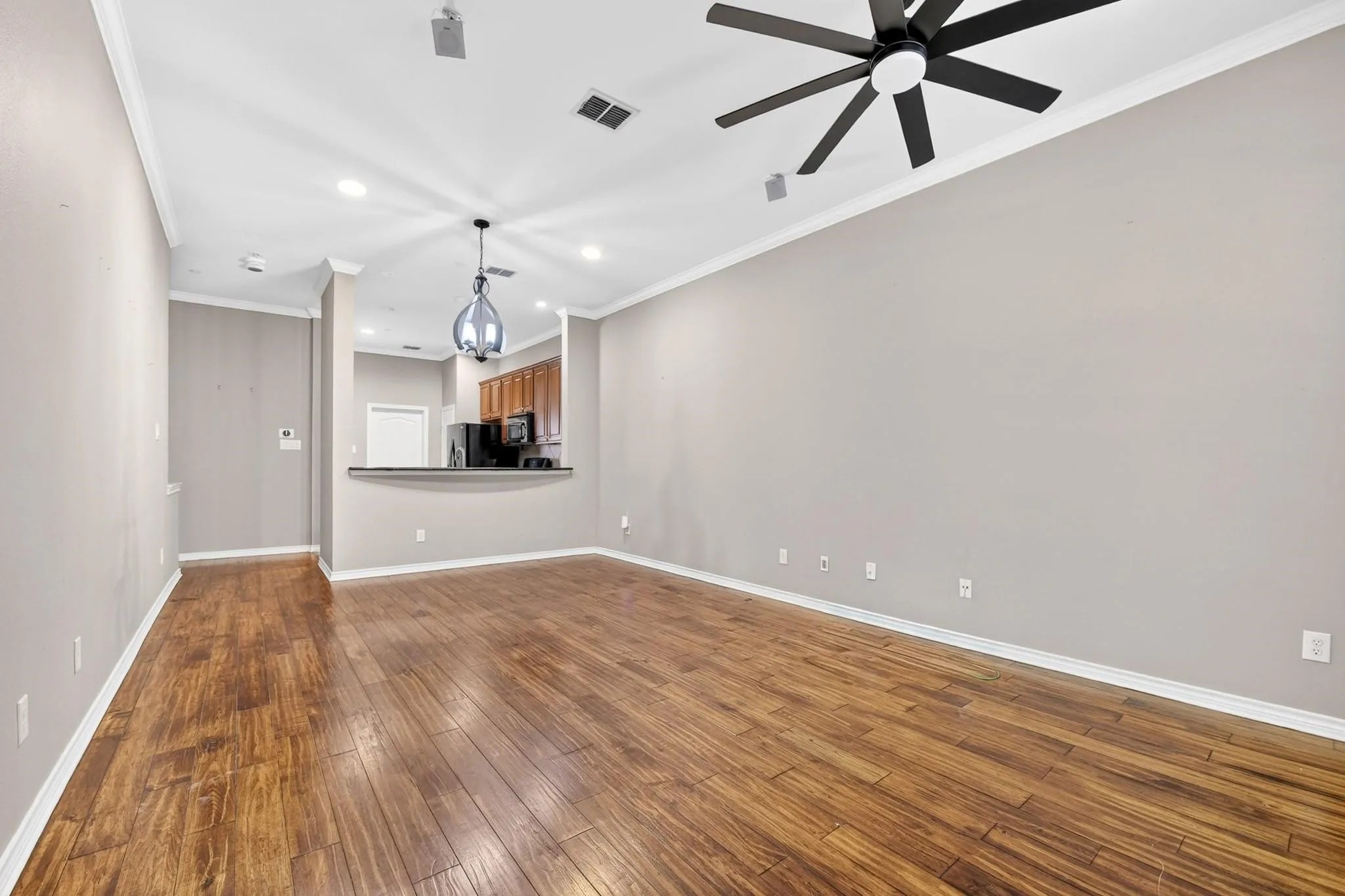 Condominium For Sale in Dallas County , 5026 Calloway Drive 163, Addison, Texas 75001, 2 Bedrooms, 3 Bathrooms, 2 Garage spaces, 1,693 Sqft, built in 2005, Price $399,900, mls#21353715, Real Estate Agent in Addison, Homes For Sale in Dallas county, Homes For Sale in Addison, Realtor in Addison Texas, Real Estate Brokerage Independent Realty Texas, Luminita Cordes Realtor