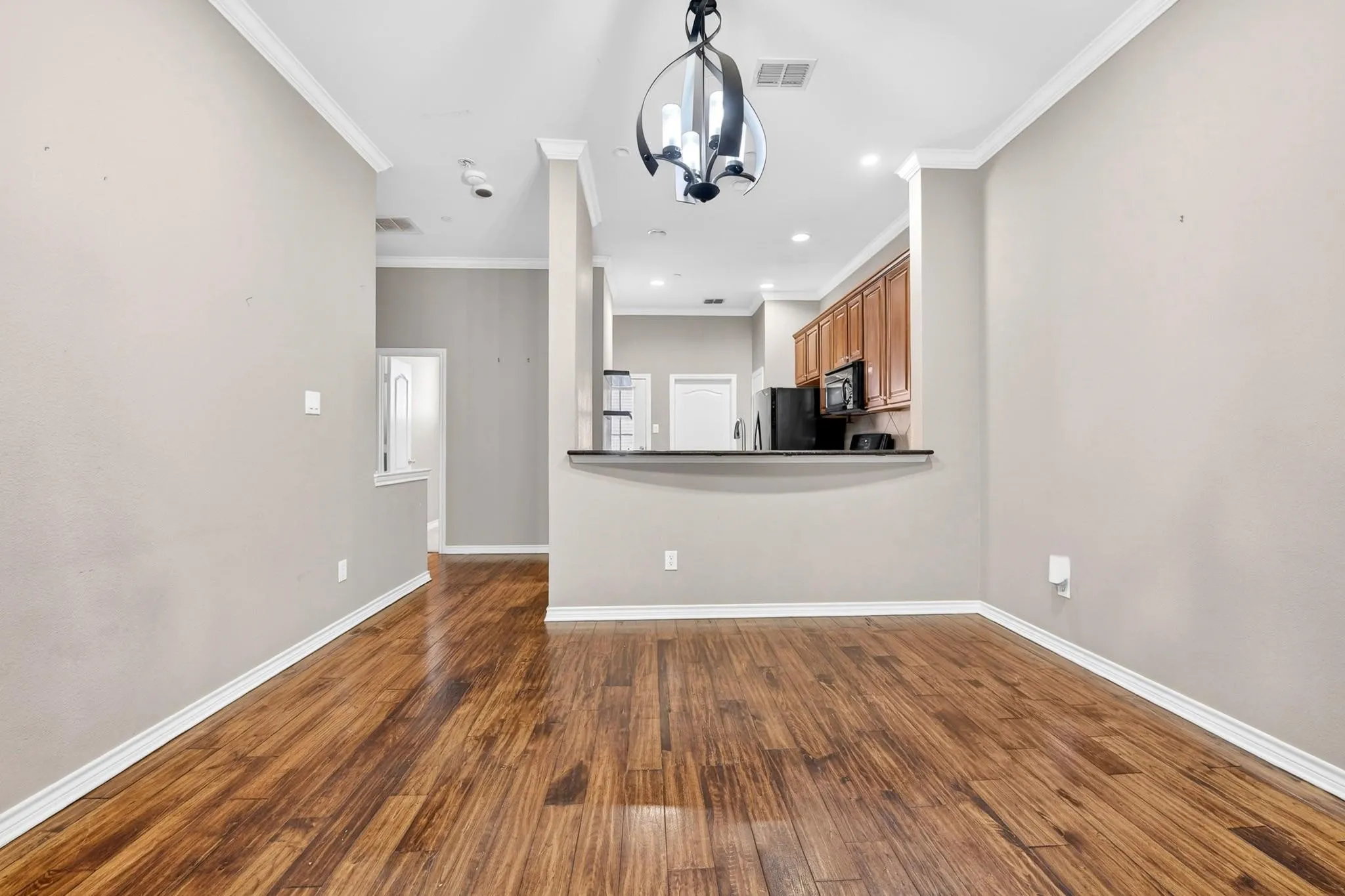 Condominium For Sale in Dallas County , 5026 Calloway Drive 163, Addison, Texas 75001, 2 Bedrooms, 3 Bathrooms, 2 Garage spaces, 1,693 Sqft, built in 2005, Price $399,900, mls#21353715, Real Estate Agent in Addison, Homes For Sale in Dallas county, Homes For Sale in Addison, Realtor in Addison Texas, Real Estate Brokerage Independent Realty Texas, Luminita Cordes Realtor