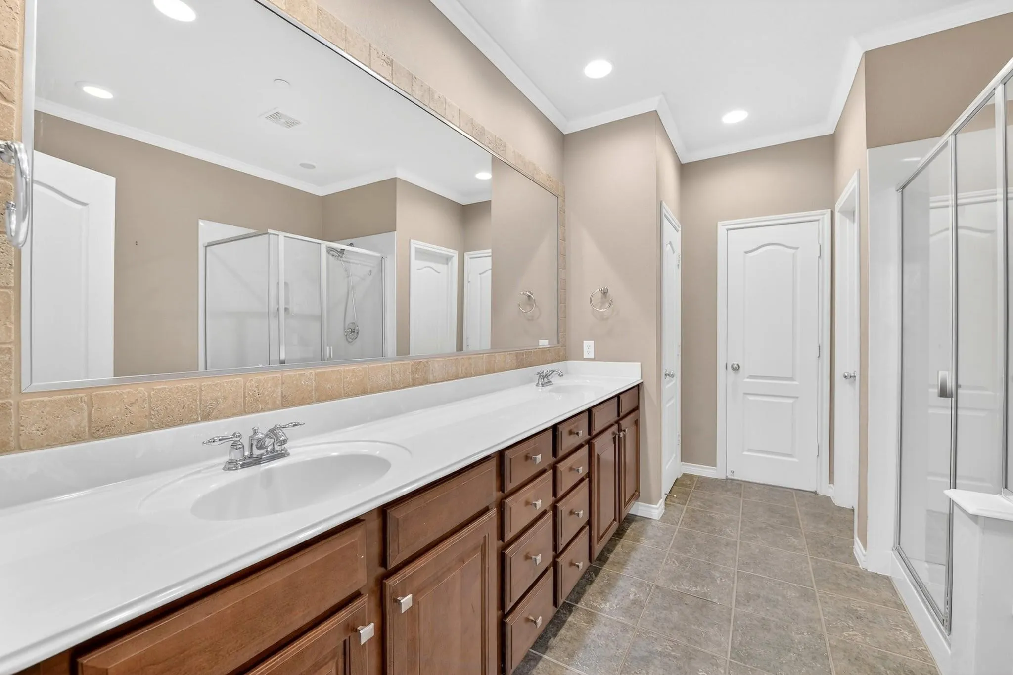 Condominium For Sale in Dallas County , 5026 Calloway Drive 163, Addison, Texas 75001, 2 Bedrooms, 3 Bathrooms, 2 Garage spaces, 1,693 Sqft, built in 2005, Price $399,900, mls#21353715, Real Estate Agent in Addison, Homes For Sale in Dallas county, Homes For Sale in Addison, Realtor in Addison Texas, Real Estate Brokerage Independent Realty Texas, Luminita Cordes Realtor