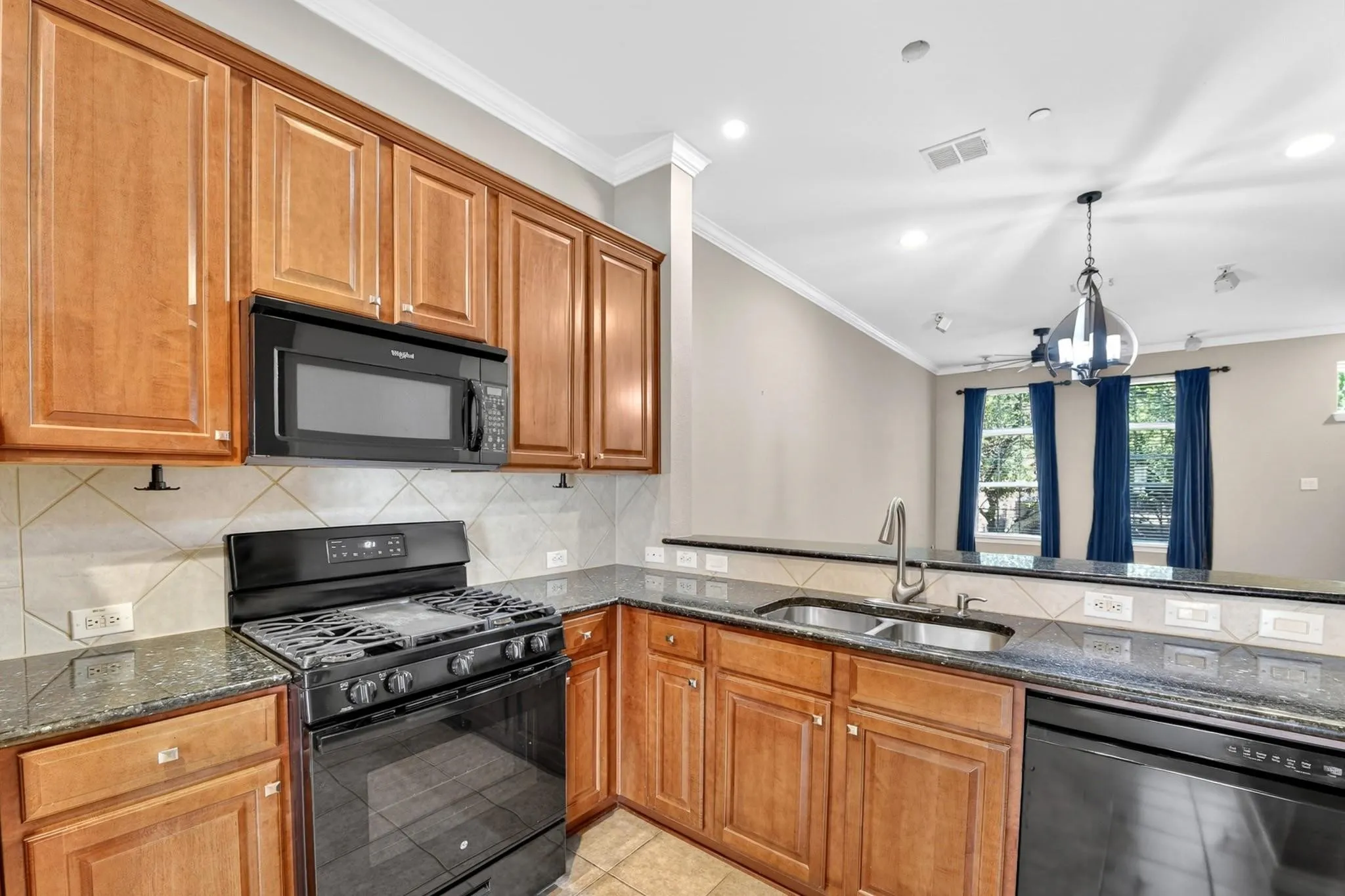Condominium For Sale in Dallas County , 5026 Calloway Drive 163, Addison, Texas 75001, 2 Bedrooms, 3 Bathrooms, 2 Garage spaces, 1,693 Sqft, built in 2005, Price $399,900, mls#21353715, Real Estate Agent in Addison, Homes For Sale in Dallas county, Homes For Sale in Addison, Realtor in Addison Texas, Real Estate Brokerage Independent Realty Texas, Luminita Cordes Realtor
