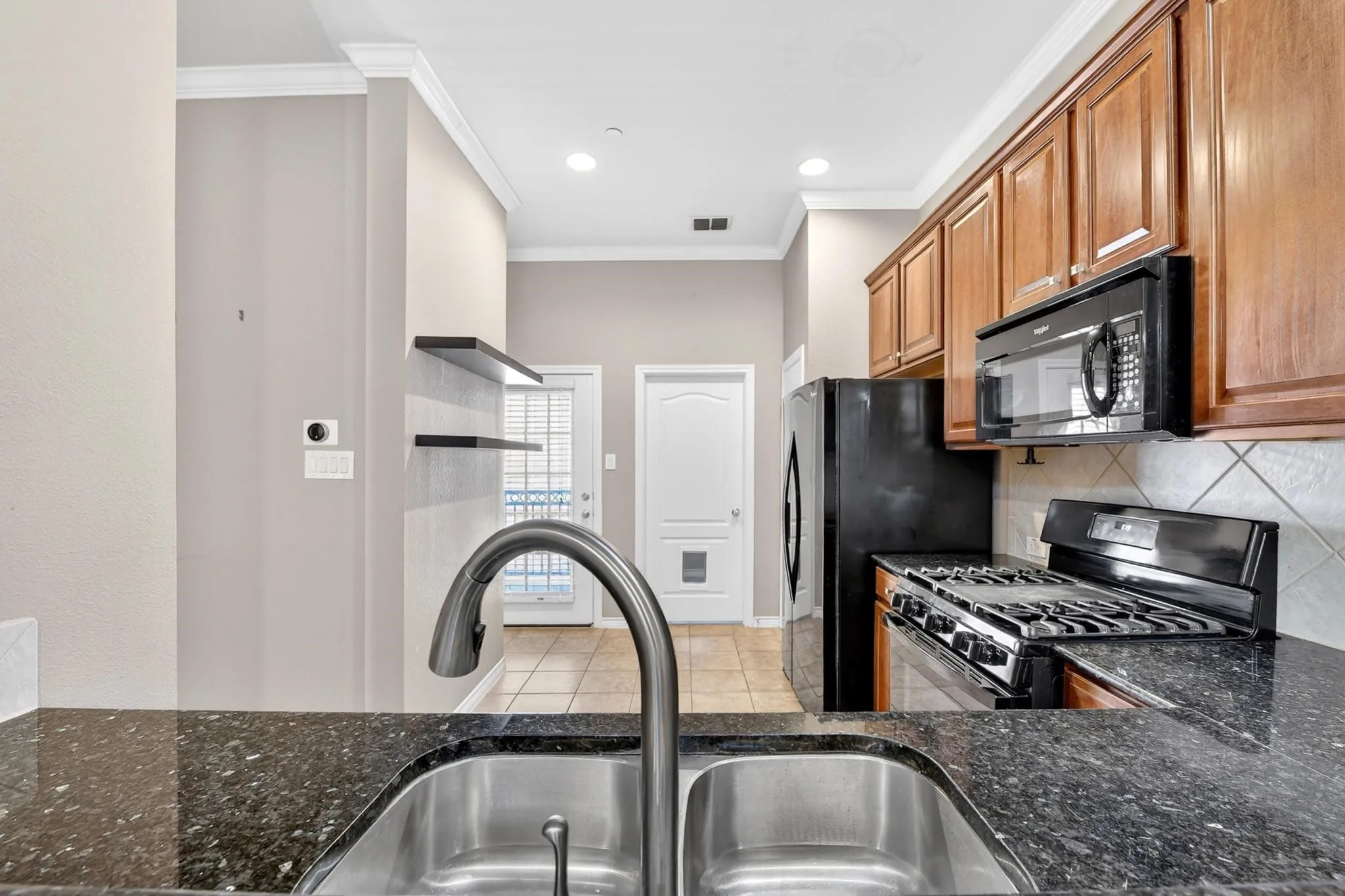 Condominium For Sale in Dallas County , 5026 Calloway Drive 163, Addison, Texas 75001, 2 Bedrooms, 3 Bathrooms, 2 Garage spaces, 1,693 Sqft, built in 2005, Price $399,900, mls#21353715, Real Estate Agent in Addison, Homes For Sale in Dallas county, Homes For Sale in Addison, Realtor in Addison Texas, Real Estate Brokerage Independent Realty Texas, Luminita Cordes Realtor