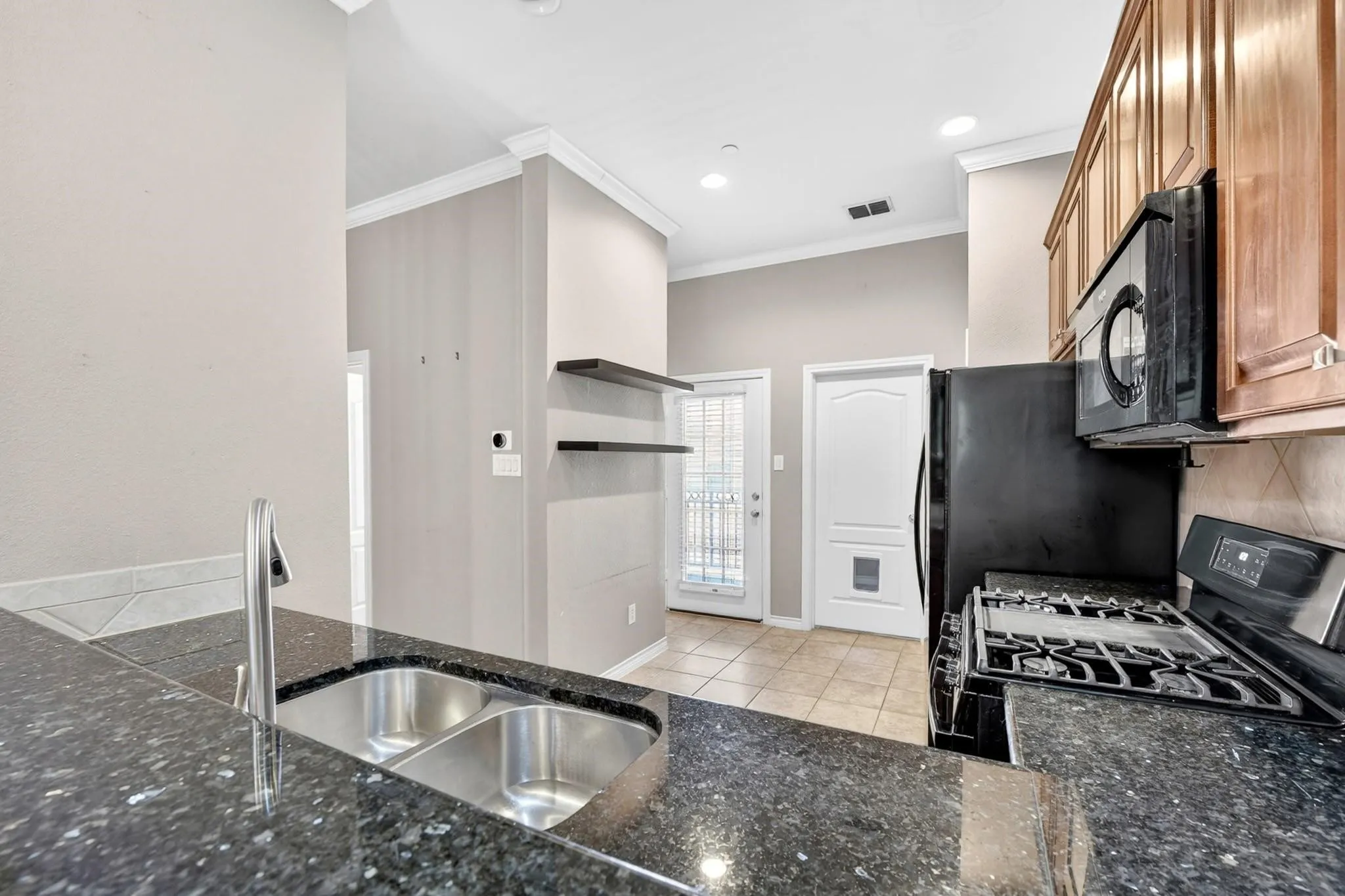 Condominium For Sale in Dallas County , 5026 Calloway Drive 163, Addison, Texas 75001, 2 Bedrooms, 3 Bathrooms, 2 Garage spaces, 1,693 Sqft, built in 2005, Price $399,900, mls#21353715, Real Estate Agent in Addison, Homes For Sale in Dallas county, Homes For Sale in Addison, Realtor in Addison Texas, Real Estate Brokerage Independent Realty Texas, Luminita Cordes Realtor