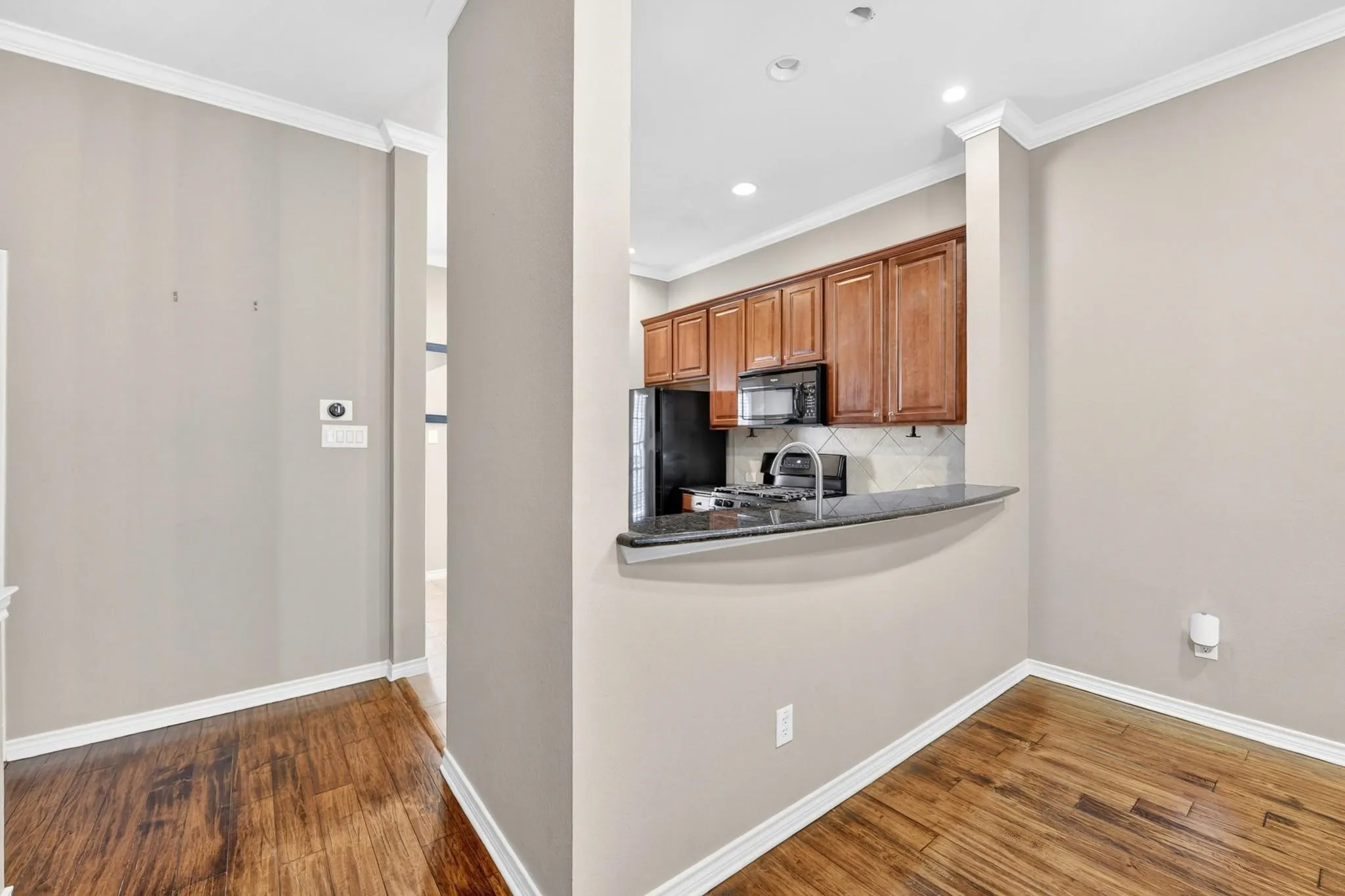 Condominium For Sale in Dallas County , 5026 Calloway Drive 163, Addison, Texas 75001, 2 Bedrooms, 3 Bathrooms, 2 Garage spaces, 1,693 Sqft, built in 2005, Price $399,900, mls#21353715, Real Estate Agent in Addison, Homes For Sale in Dallas county, Homes For Sale in Addison, Realtor in Addison Texas, Real Estate Brokerage Independent Realty Texas, Luminita Cordes Realtor