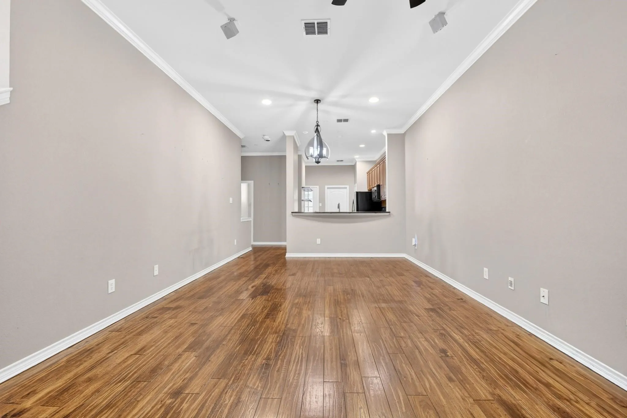 Condominium For Sale in Dallas County , 5026 Calloway Drive 163, Addison, Texas 75001, 2 Bedrooms, 3 Bathrooms, 2 Garage spaces, 1,693 Sqft, built in 2005, Price $399,900, mls#21353715, Real Estate Agent in Addison, Homes For Sale in Dallas county, Homes For Sale in Addison, Realtor in Addison Texas, Real Estate Brokerage Independent Realty Texas, Luminita Cordes Realtor