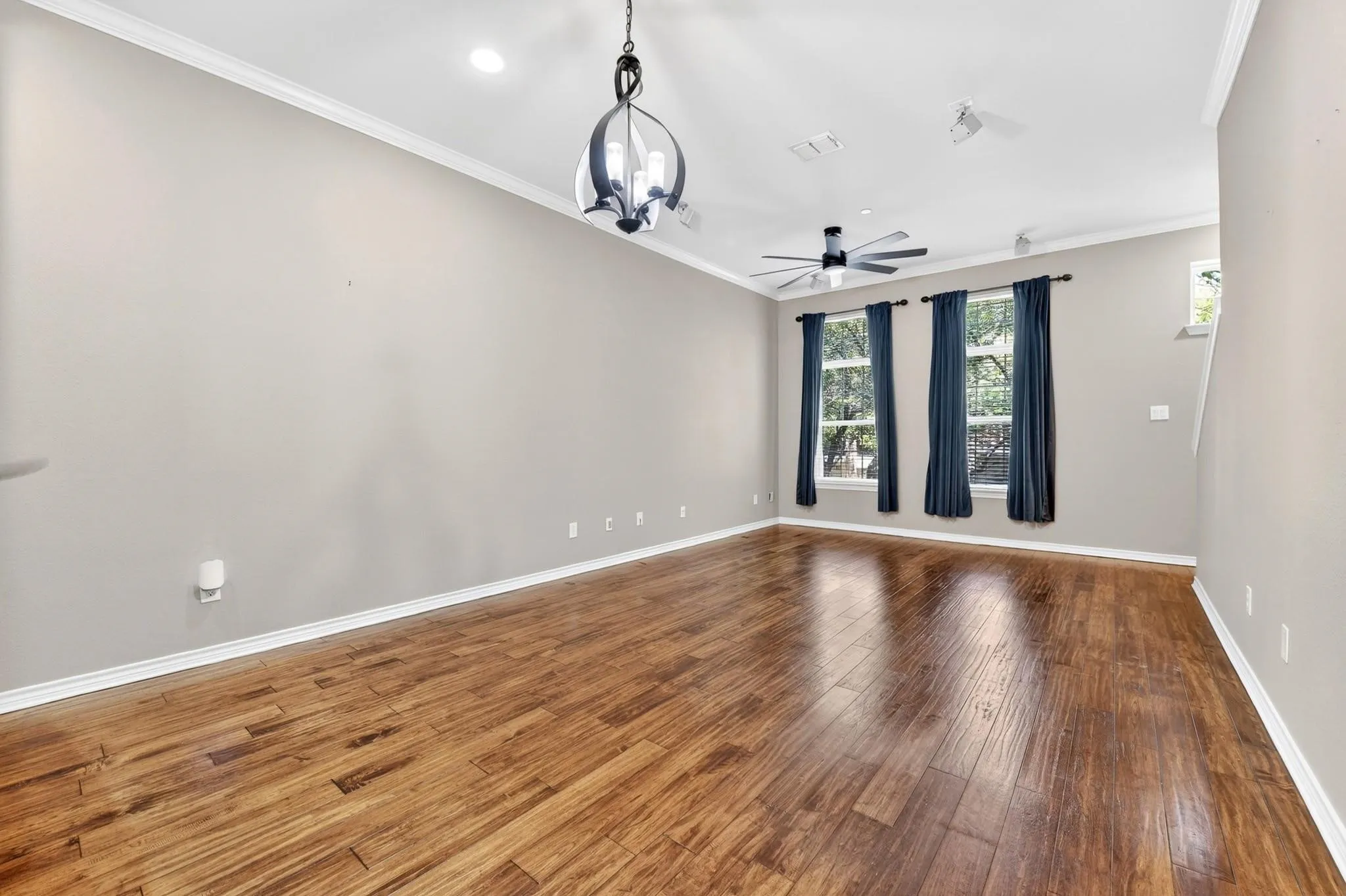 Condominium For Sale in Dallas County , 5026 Calloway Drive 163, Addison, Texas 75001, 2 Bedrooms, 3 Bathrooms, 2 Garage spaces, 1,693 Sqft, built in 2005, Price $399,900, mls#21353715, Real Estate Agent in Addison, Homes For Sale in Dallas county, Homes For Sale in Addison, Realtor in Addison Texas, Real Estate Brokerage Independent Realty Texas, Luminita Cordes Realtor