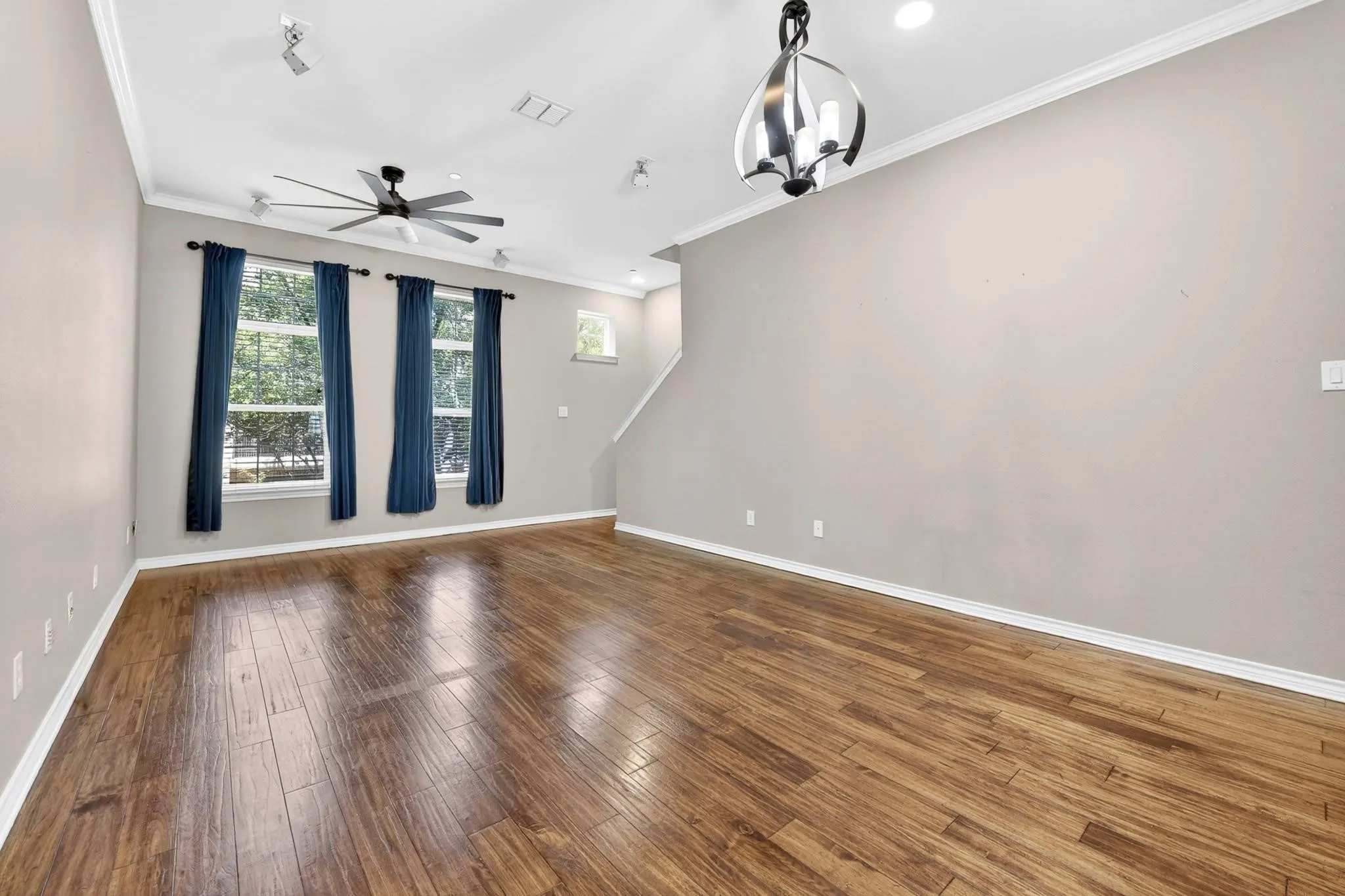 Condominium For Sale in Dallas County , 5026 Calloway Drive 163, Addison, Texas 75001, 2 Bedrooms, 3 Bathrooms, 2 Garage spaces, 1,693 Sqft, built in 2005, Price $399,900, mls#21353715, Real Estate Agent in Addison, Homes For Sale in Dallas county, Homes For Sale in Addison, Realtor in Addison Texas, Real Estate Brokerage Independent Realty Texas, Luminita Cordes Realtor