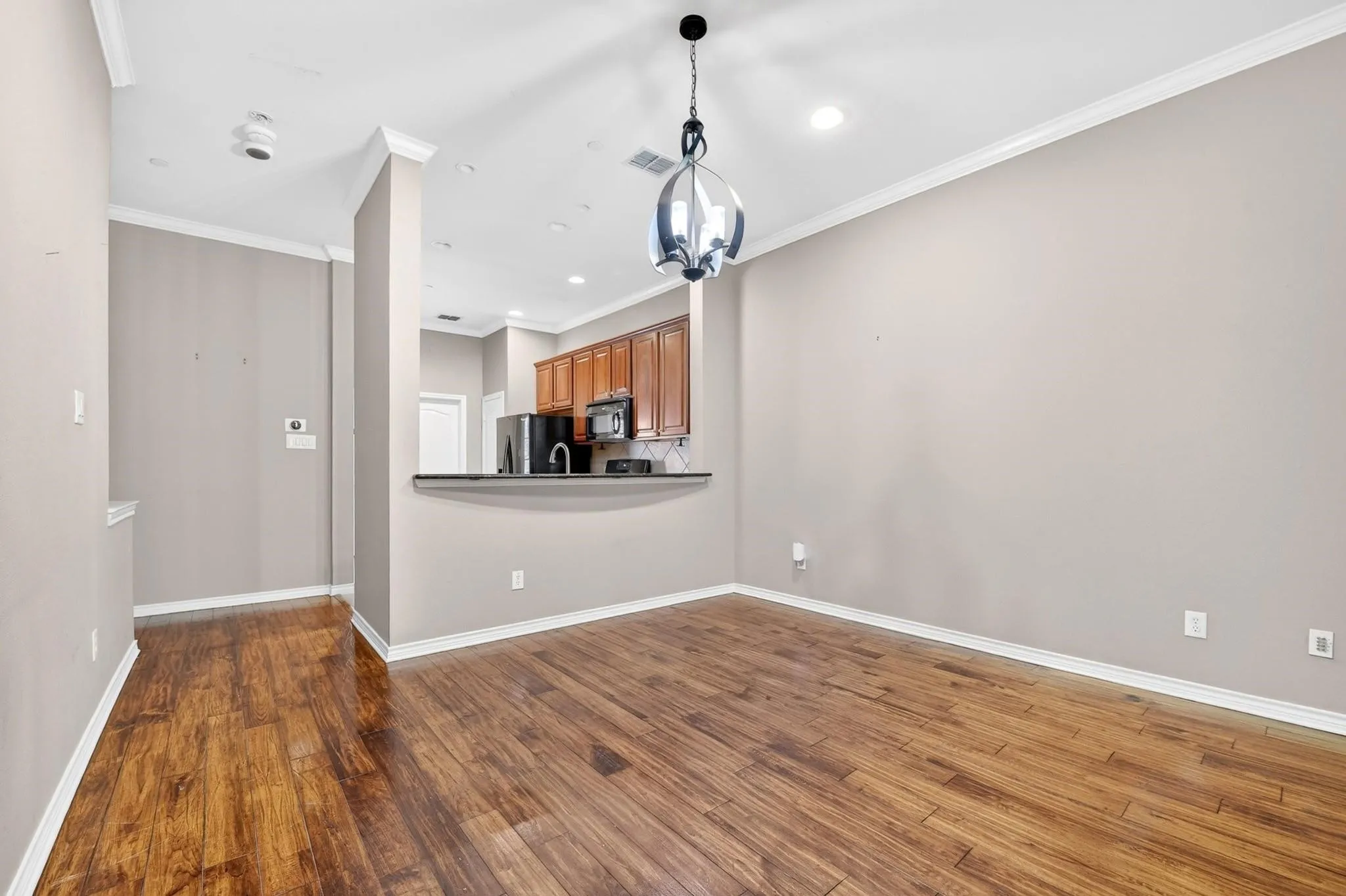Condominium For Sale in Dallas County , 5026 Calloway Drive 163, Addison, Texas 75001, 2 Bedrooms, 3 Bathrooms, 2 Garage spaces, 1,693 Sqft, built in 2005, Price $399,900, mls#21353715, Real Estate Agent in Addison, Homes For Sale in Dallas county, Homes For Sale in Addison, Realtor in Addison Texas, Real Estate Brokerage Independent Realty Texas, Luminita Cordes Realtor