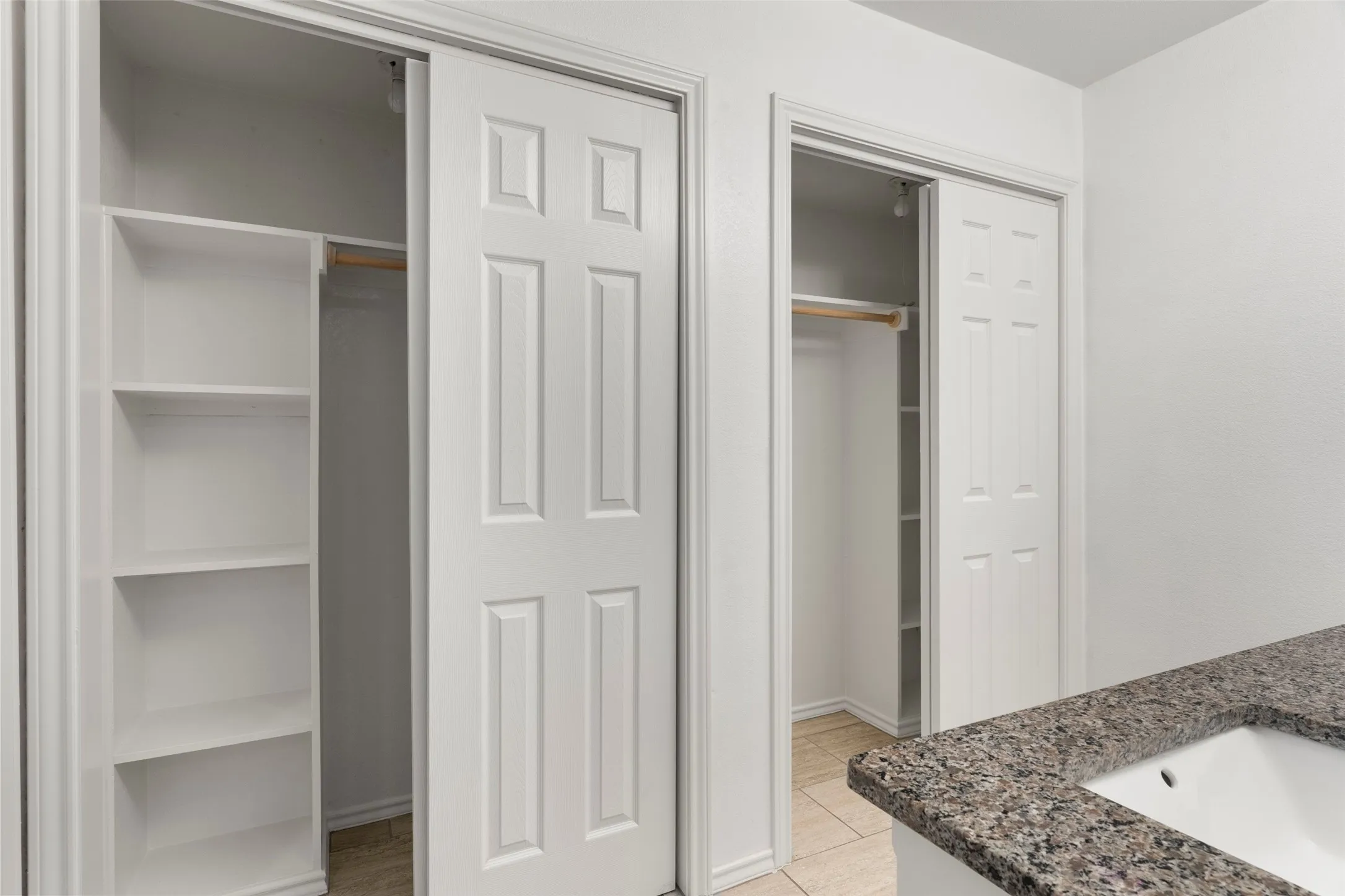 Single Family Residence For Sale in Tarrant County , 3013 Panhandle, Grapevine, Texas 76051, 3 Bedroom, 2 Bathroom, 2 Garage spaces, 1,328 Sqft, built in 1984, mls#21353794, Real Estate Agent in Grapevine, Homes For Sale in Tarrant county, Homes For Sale in Grapevine, Realtor in Grapevine Texas, Real Estate Brokerage Independent Realty Texas, Luminita Cordes Realtor