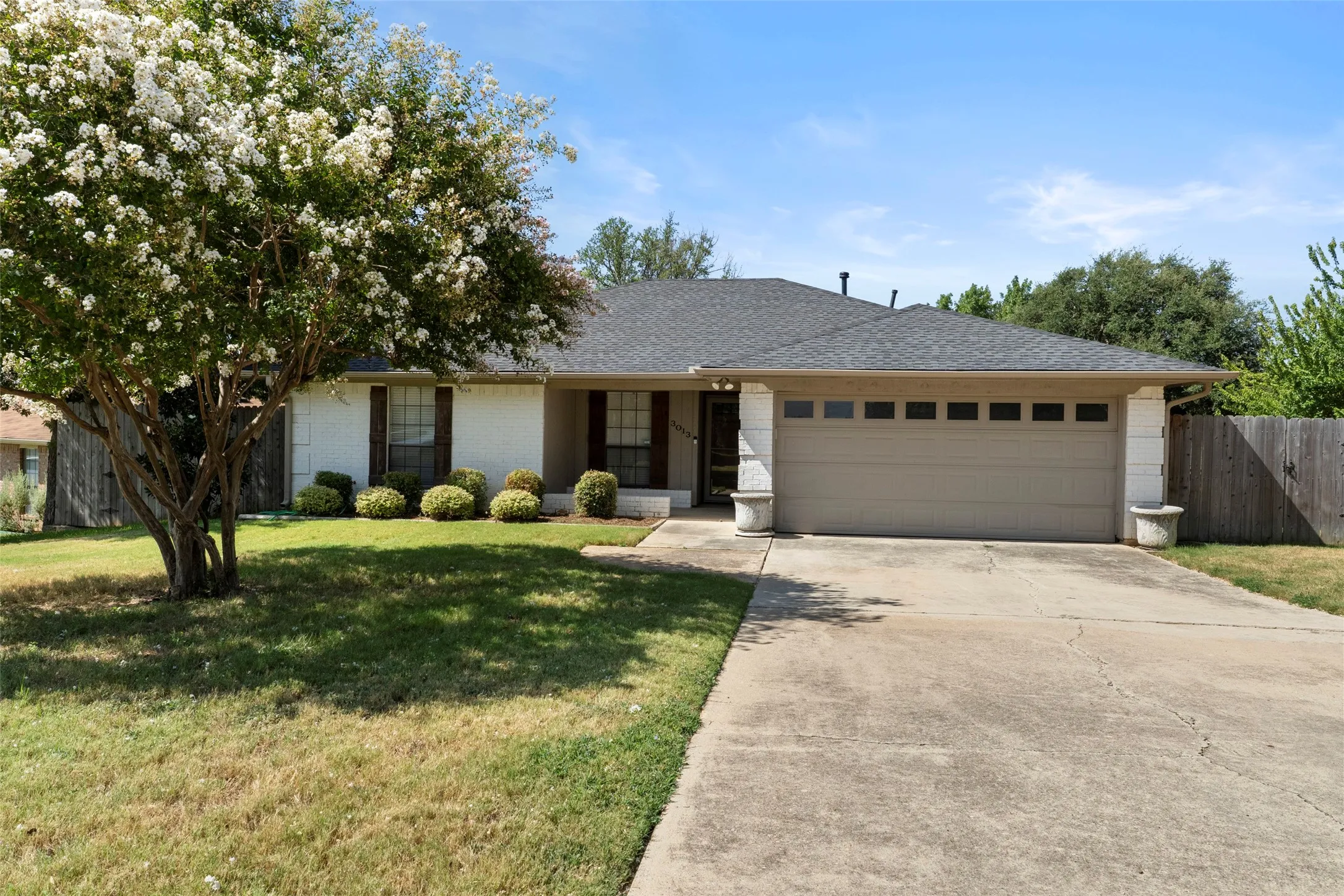 Single Family Residence For Sale in Tarrant County , 3013 Panhandle, Grapevine, Texas 76051, 3 Bedroom, 2 Bathroom, 2 Garage spaces, 1,328 Sqft, built in 1984, mls#21353794, Real Estate Agent in Grapevine, Homes For Sale in Tarrant county, Homes For Sale in Grapevine, Realtor in Grapevine Texas, Real Estate Brokerage Independent Realty Texas, Luminita Cordes Realtor