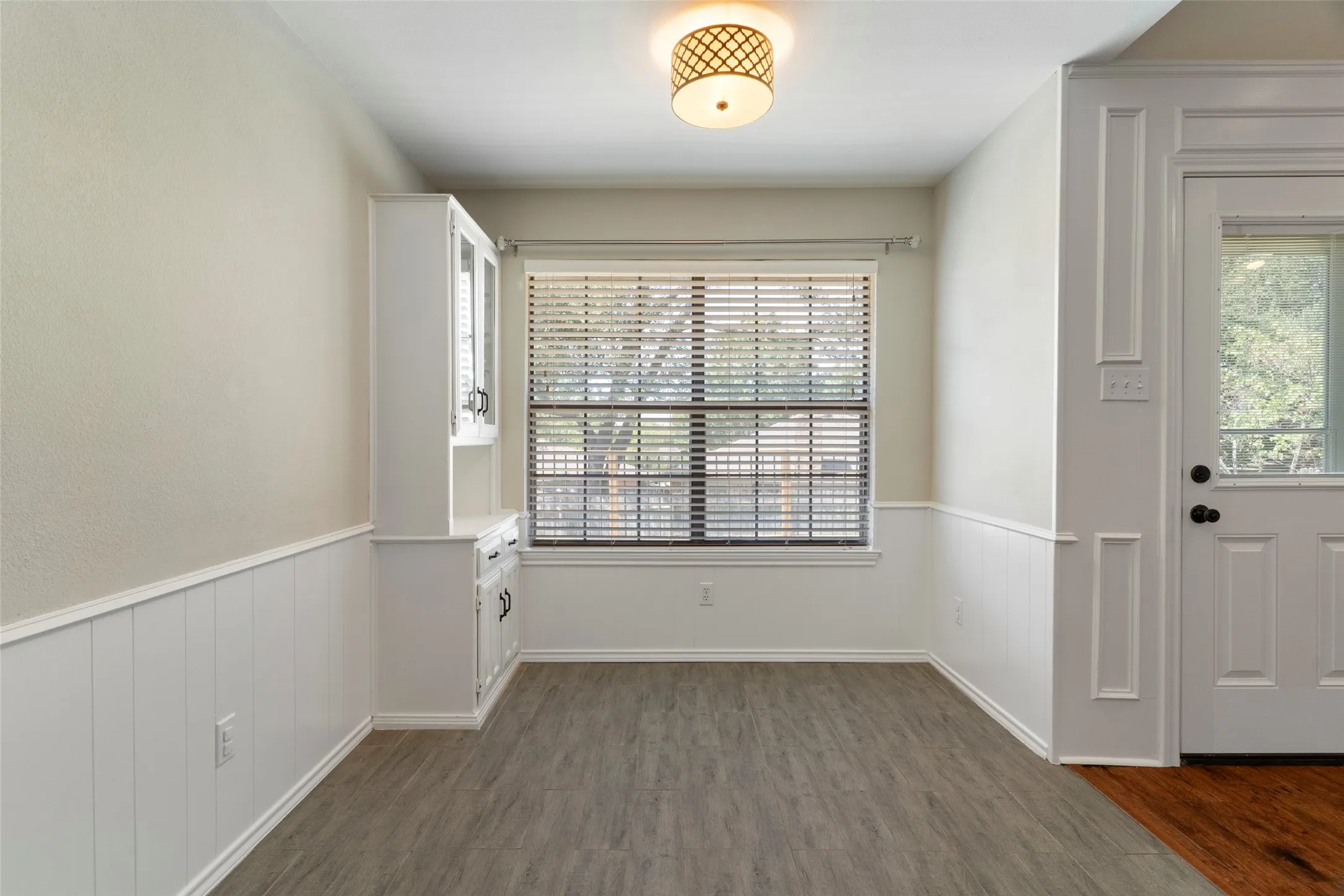 Single Family Residence For Sale in Tarrant County , 3013 Panhandle, Grapevine, Texas 76051, 3 Bedroom, 2 Bathroom, 2 Garage spaces, 1,328 Sqft, built in 1984, mls#21353794, Real Estate Agent in Grapevine, Homes For Sale in Tarrant county, Homes For Sale in Grapevine, Realtor in Grapevine Texas, Real Estate Brokerage Independent Realty Texas, Luminita Cordes Realtor