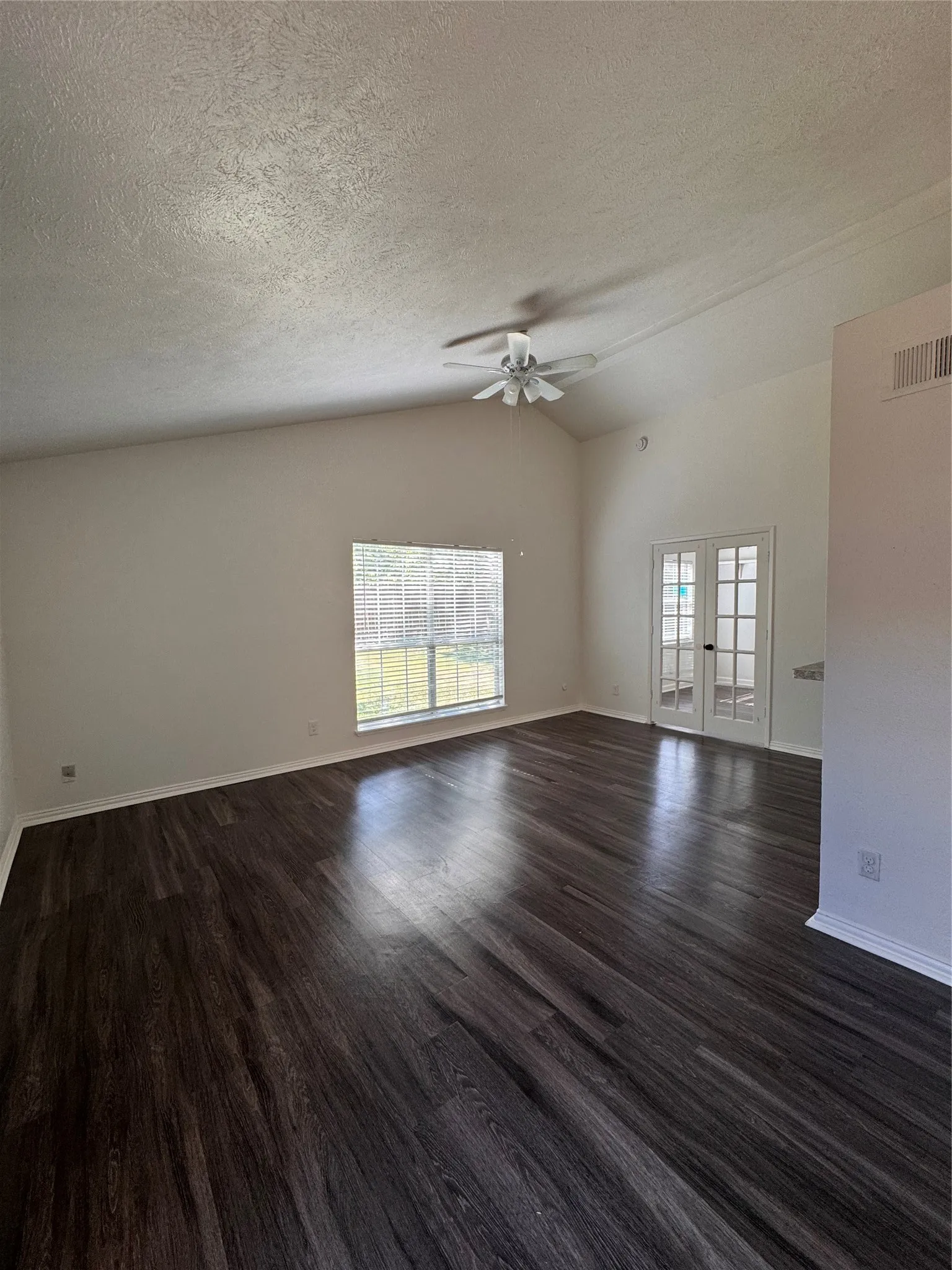 Single Family Residence For Rent in Denton County , 7512 Independence Drive, The Colony, Texas 75056, 3 Bedroom, 1 Bathroom, 1 Garage spaces, 1,086 Sqft, built in 1982, mls#21353912, Real Estate Agent in The Colony, Homes For Rent in Denton county, Homes For Rent in The Colony, Realtor in The Colony Texas, Real Estate Brokerage Independent Realty Texas, Luminita Cordes Realtor