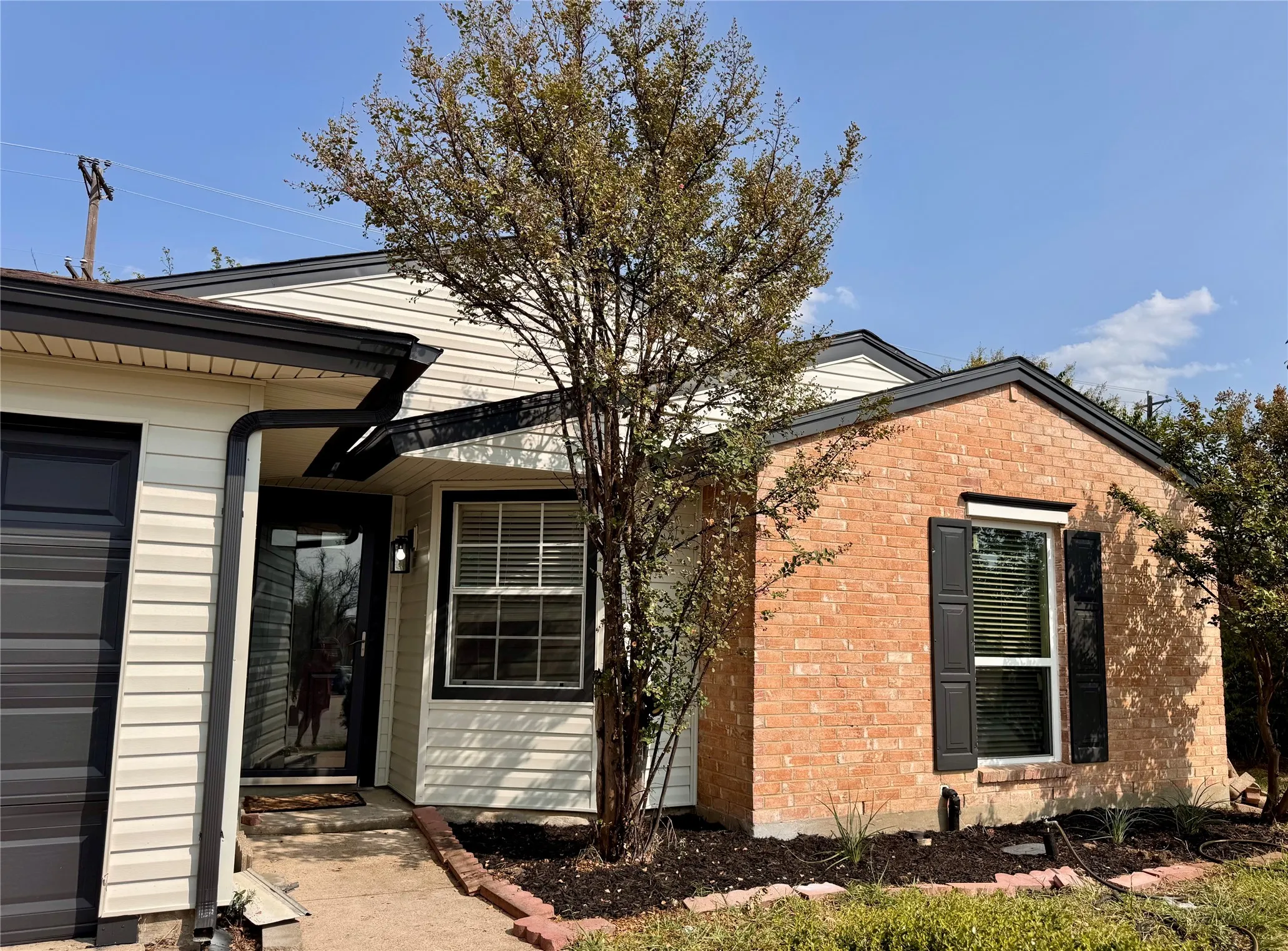 Single Family Residence For Rent in Denton County , 7512 Independence Drive, The Colony, Texas 75056, 3 Bedroom, 1 Bathroom, 1 Garage spaces, 1,086 Sqft, built in 1982, mls#21353912, Real Estate Agent in The Colony, Homes For Rent in Denton county, Homes For Rent in The Colony, Realtor in The Colony Texas, Real Estate Brokerage Independent Realty Texas, Luminita Cordes Realtor