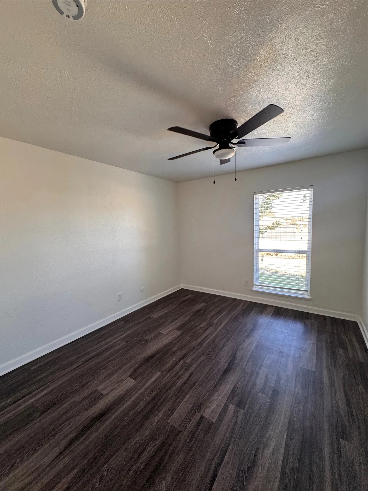 Single Family Residence For Rent in Denton County , 7512 Independence Drive, The Colony, Texas 75056, 3 Bedroom, 1 Bathroom, 1 Garage spaces, 1,086 Sqft, built in 1982, mls#21353912, Real Estate Agent in The Colony, Homes For Rent in Denton county, Homes For Rent in The Colony, Realtor in The Colony Texas, Real Estate Brokerage Independent Realty Texas, Luminita Cordes Realtor