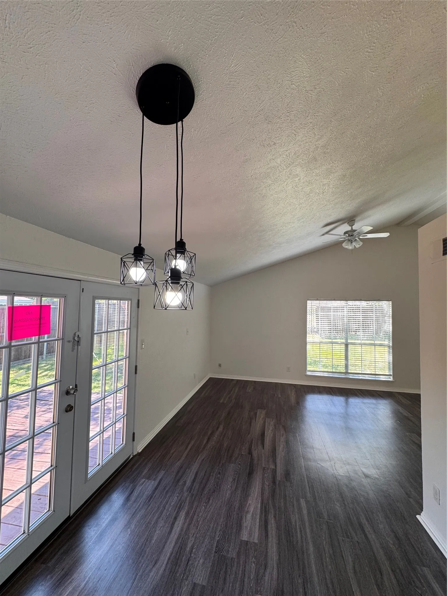 Single Family Residence For Rent in Denton County , 7512 Independence Drive, The Colony, Texas 75056, 3 Bedroom, 1 Bathroom, 1 Garage spaces, 1,086 Sqft, built in 1982, mls#21353912, Real Estate Agent in The Colony, Homes For Rent in Denton county, Homes For Rent in The Colony, Realtor in The Colony Texas, Real Estate Brokerage Independent Realty Texas, Luminita Cordes Realtor