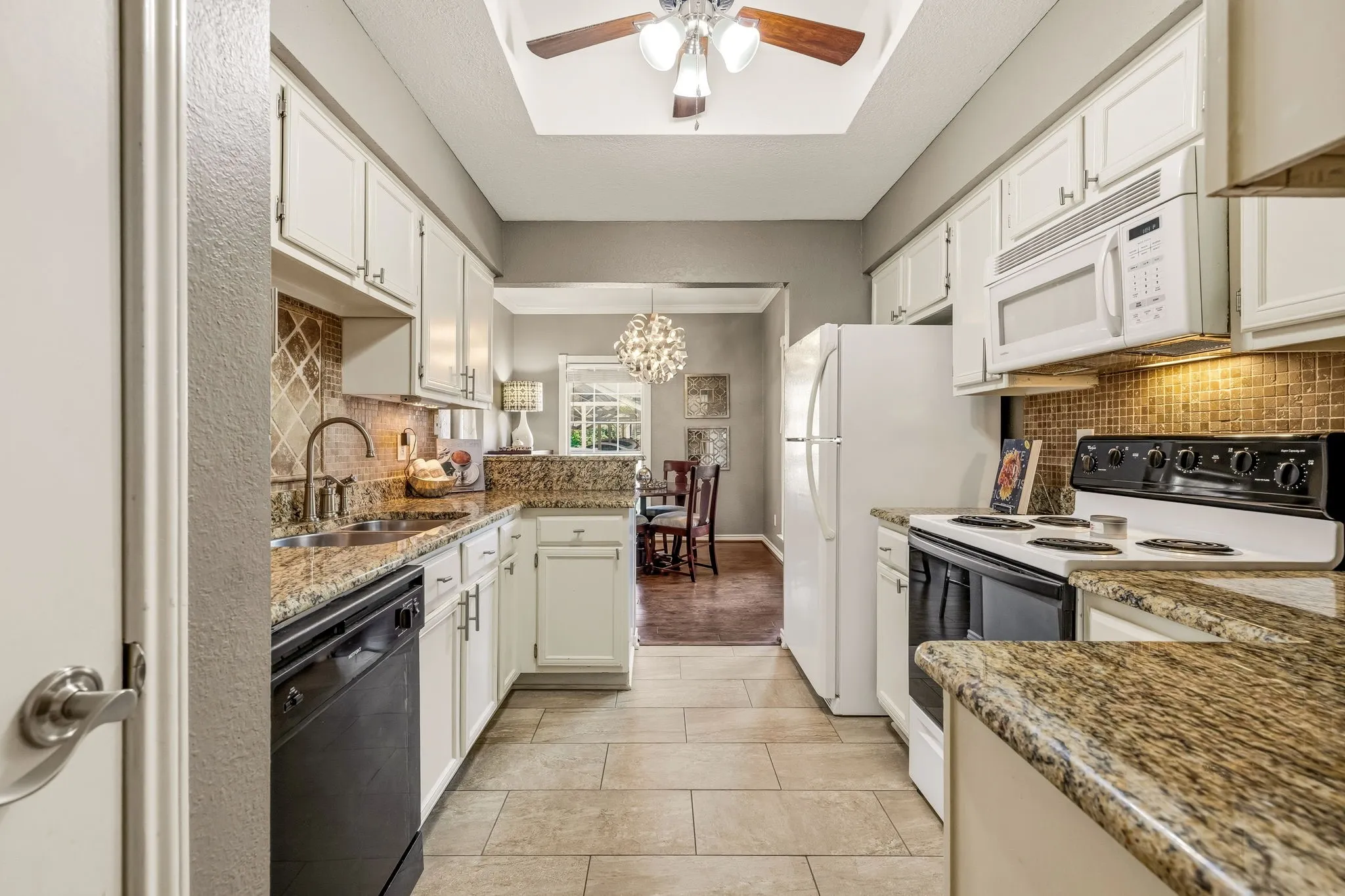 Condominium For Sale in Dallas County , 8600 Coppertowne Lane 304, Dallas, Texas 75243, 2 Bedroom, 2 Bathroom, Garage spaces, 1,090 Sqft, built in 1982, mls#21343415, Real Estate Agent in Dallas, Homes For Sale in Dallas county, Homes For Sale in Dallas, Realtor in Dallas Texas, Real Estate Brokerage Independent Realty Texas, Luminita Cordes Realtor