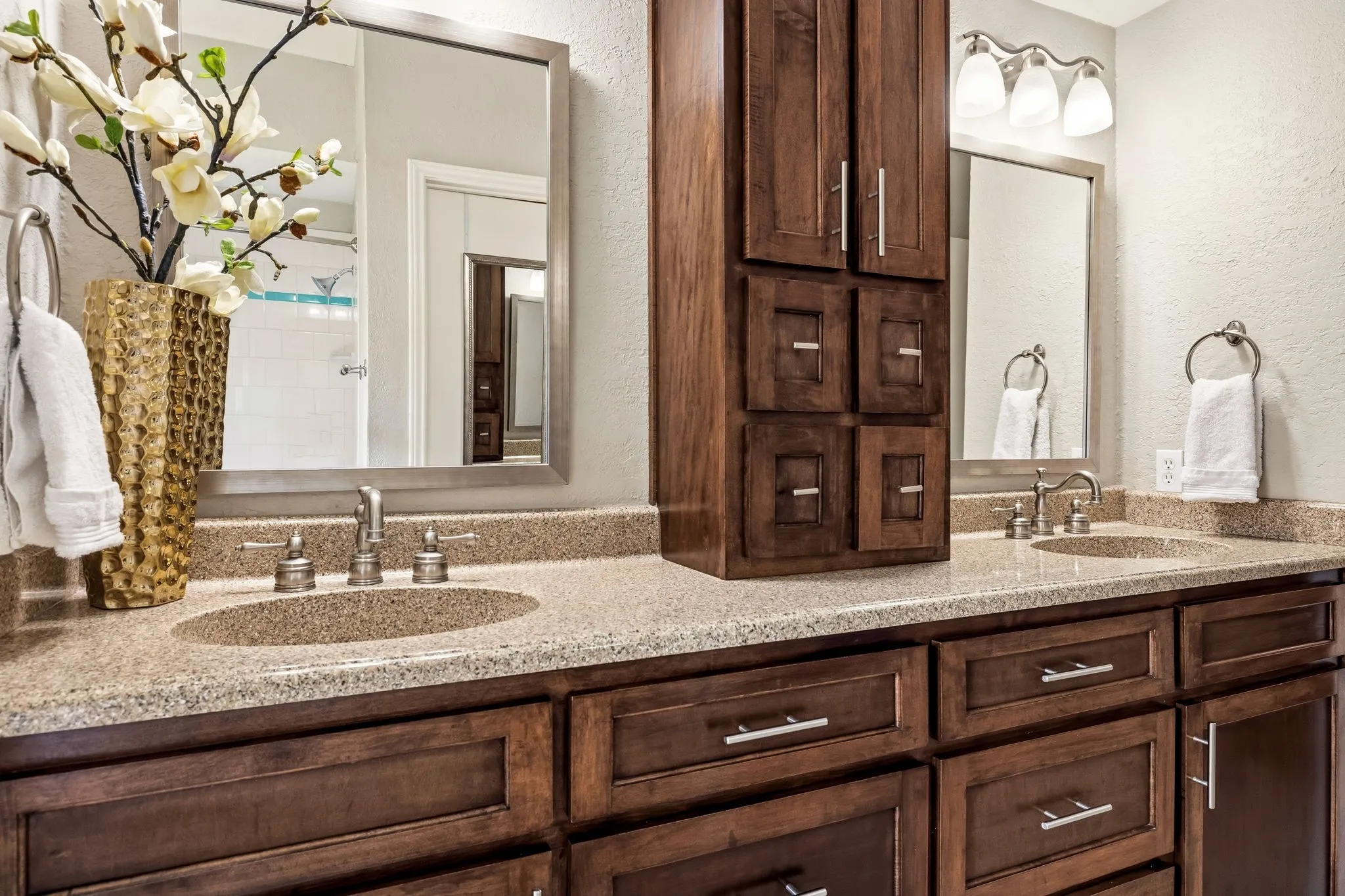 Condominium For Sale in Dallas County , 8600 Coppertowne Lane 304, Dallas, Texas 75243, 2 Bedroom, 2 Bathroom, Garage spaces, 1,090 Sqft, built in 1982, mls#21343415, Real Estate Agent in Dallas, Homes For Sale in Dallas county, Homes For Sale in Dallas, Realtor in Dallas Texas, Real Estate Brokerage Independent Realty Texas, Luminita Cordes Realtor