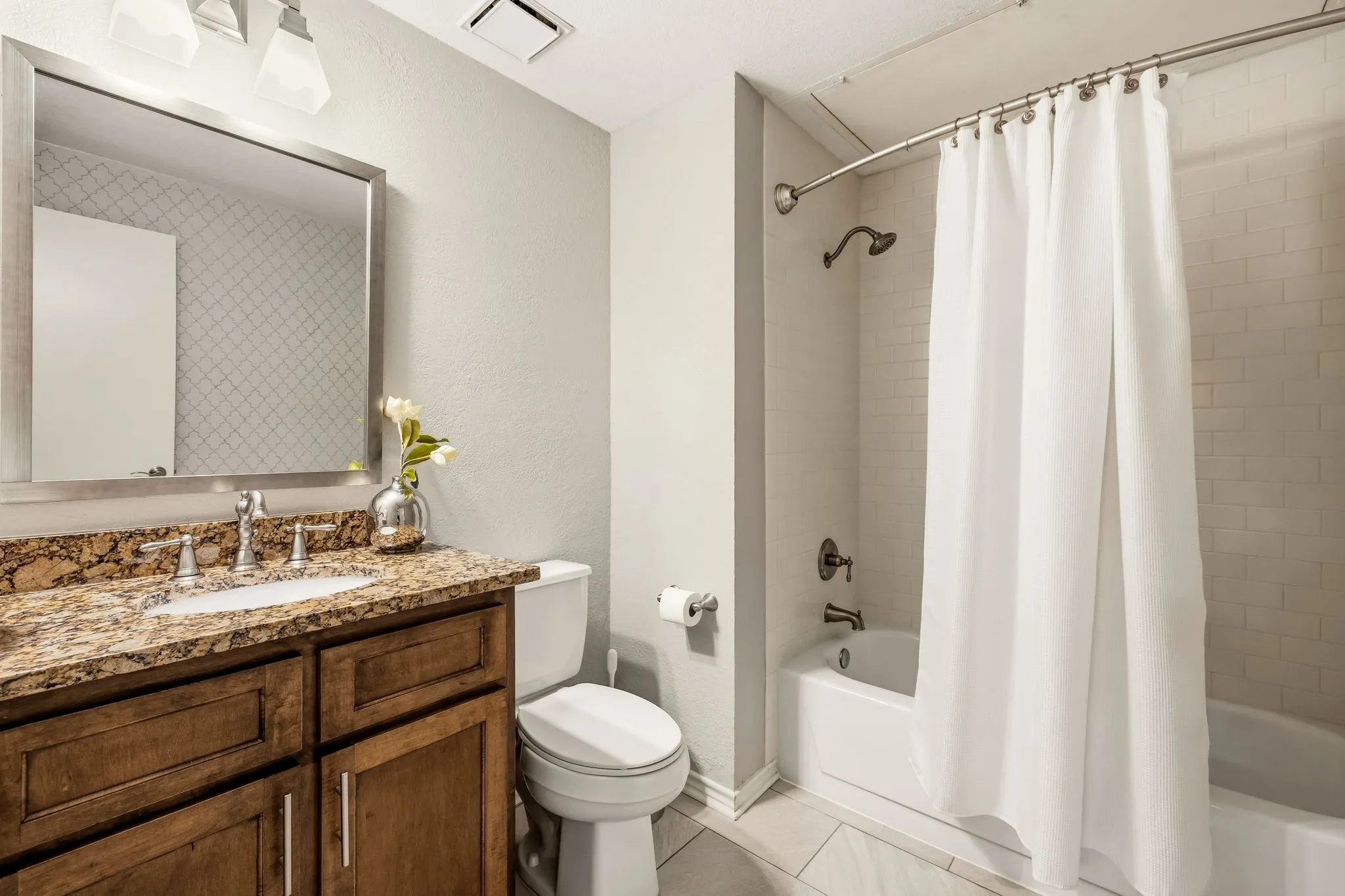 Condominium For Sale in Dallas County , 8600 Coppertowne Lane 304, Dallas, Texas 75243, 2 Bedroom, 2 Bathroom, Garage spaces, 1,090 Sqft, built in 1982, mls#21343415, Real Estate Agent in Dallas, Homes For Sale in Dallas county, Homes For Sale in Dallas, Realtor in Dallas Texas, Real Estate Brokerage Independent Realty Texas, Luminita Cordes Realtor