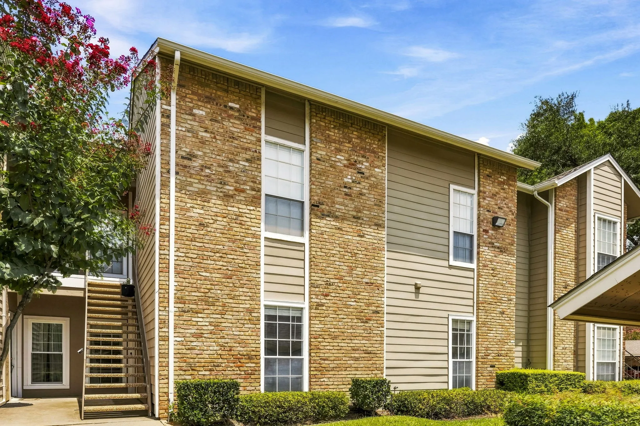 Condominium For Sale in Dallas County , 8600 Coppertowne Lane 304, Dallas, Texas 75243, 2 Bedroom, 2 Bathroom, Garage spaces, 1,090 Sqft, built in 1982, mls#21343415, Real Estate Agent in Dallas, Homes For Sale in Dallas county, Homes For Sale in Dallas, Realtor in Dallas Texas, Real Estate Brokerage Independent Realty Texas, Luminita Cordes Realtor