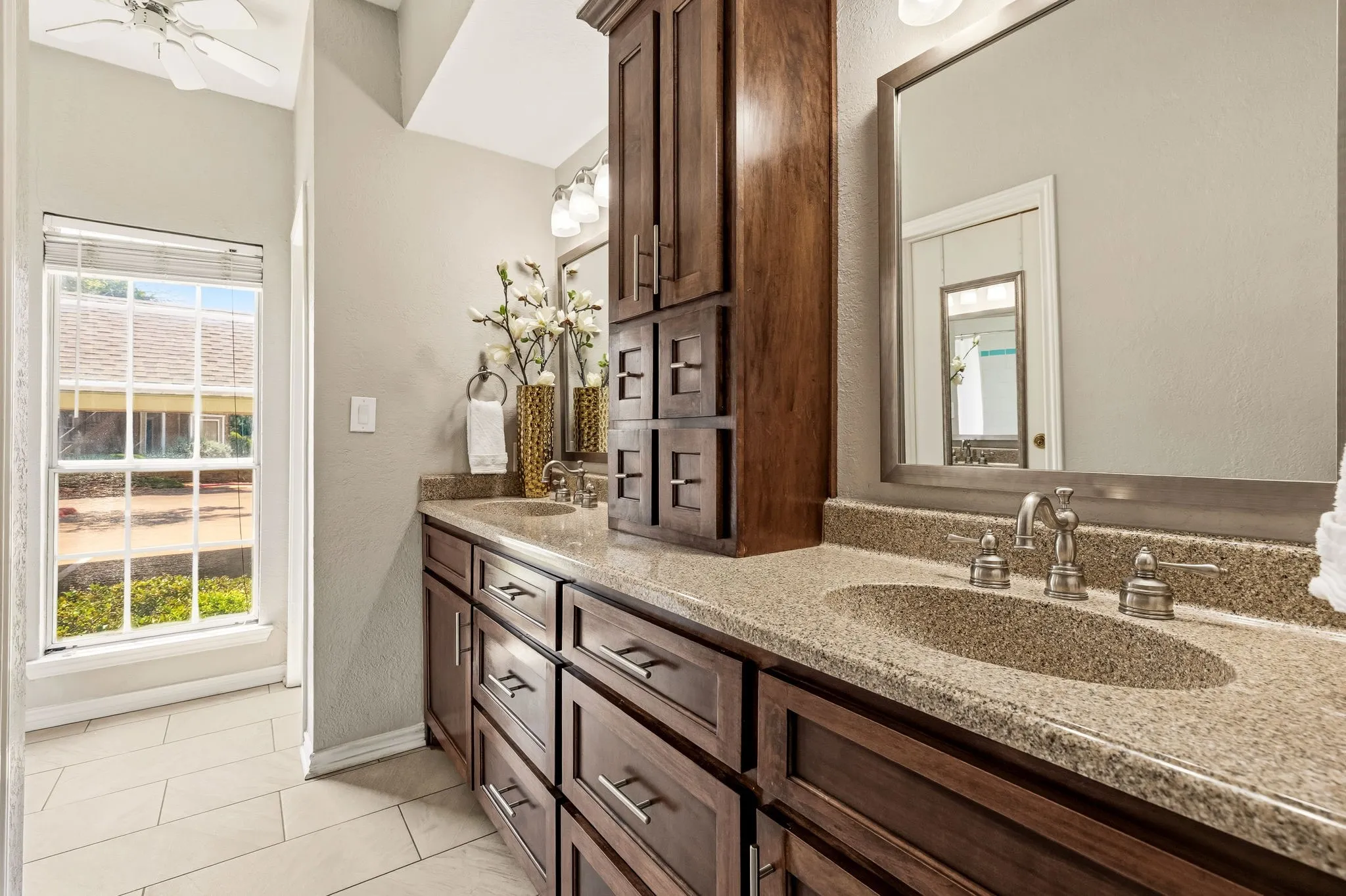 Condominium For Sale in Dallas County , 8600 Coppertowne Lane 304, Dallas, Texas 75243, 2 Bedroom, 2 Bathroom, Garage spaces, 1,090 Sqft, built in 1982, mls#21343415, Real Estate Agent in Dallas, Homes For Sale in Dallas county, Homes For Sale in Dallas, Realtor in Dallas Texas, Real Estate Brokerage Independent Realty Texas, Luminita Cordes Realtor