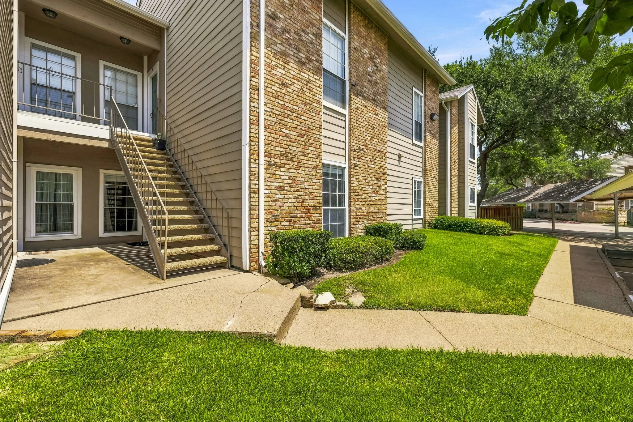 Condominium For Sale in Dallas County , 8600 Coppertowne Lane 304, Dallas, Texas 75243, 2 Bedroom, 2 Bathroom, Garage spaces, 1,090 Sqft, built in 1982, mls#21343415, Real Estate Agent in Dallas, Homes For Sale in Dallas county, Homes For Sale in Dallas, Realtor in Dallas Texas, Real Estate Brokerage Independent Realty Texas, Luminita Cordes Realtor