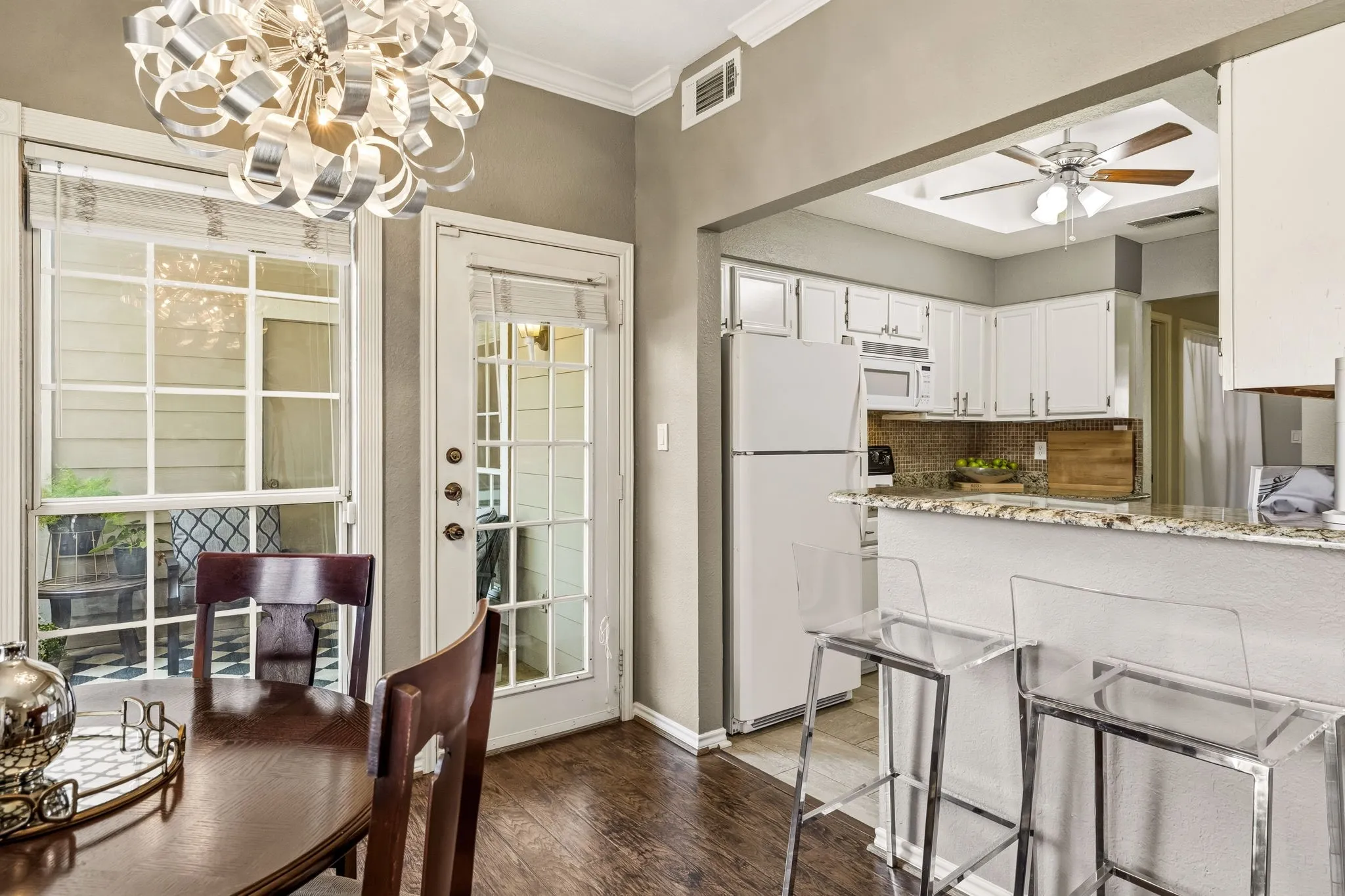 Condominium For Sale in Dallas County , 8600 Coppertowne Lane 304, Dallas, Texas 75243, 2 Bedroom, 2 Bathroom, Garage spaces, 1,090 Sqft, built in 1982, mls#21343415, Real Estate Agent in Dallas, Homes For Sale in Dallas county, Homes For Sale in Dallas, Realtor in Dallas Texas, Real Estate Brokerage Independent Realty Texas, Luminita Cordes Realtor