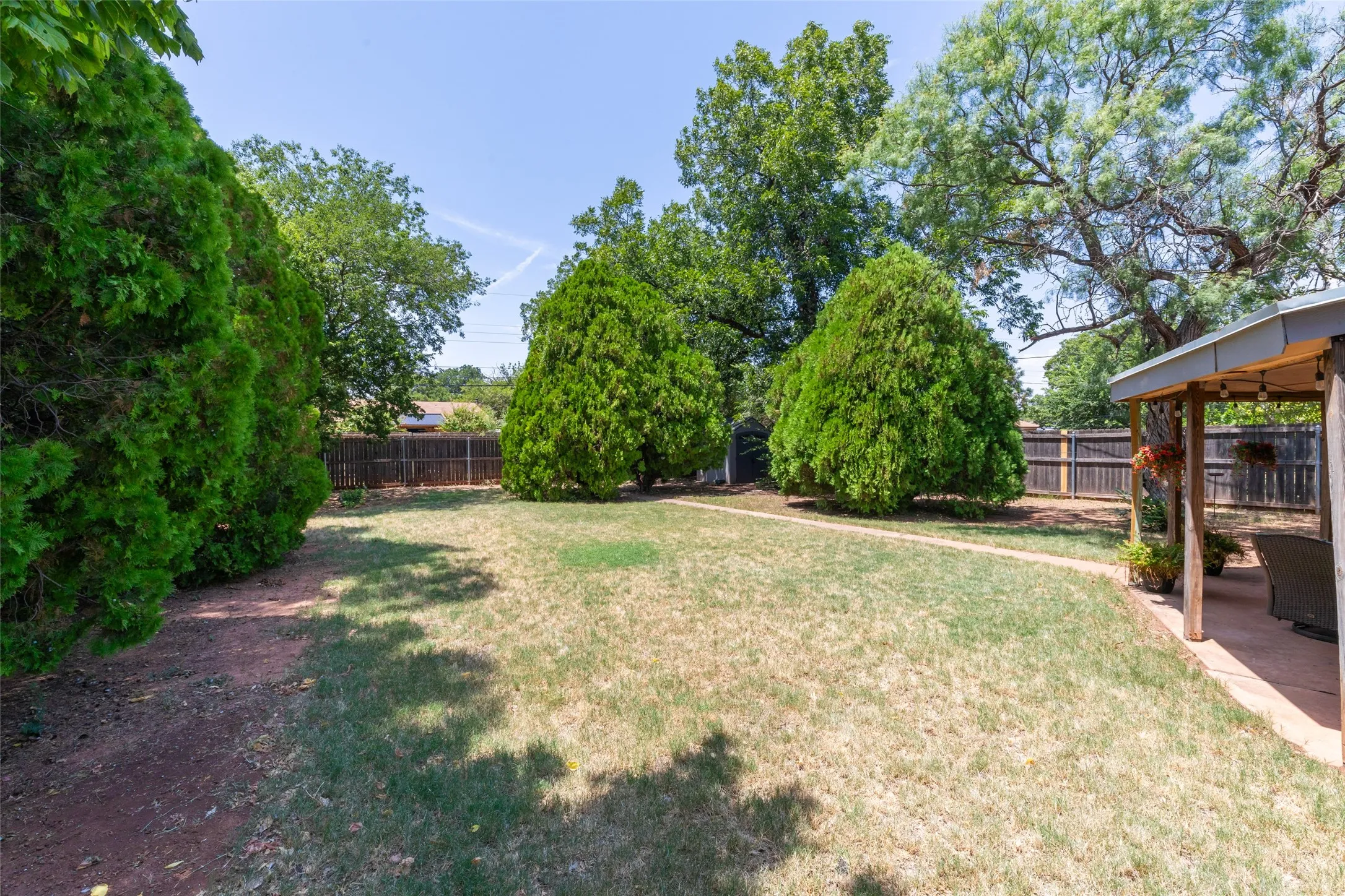 Single Family Residence For Sale in Taylor County , 1626 Marsalis Drive, Abilene, Texas 79603, 3 Bedroom, 2 Bathroom, 2 Garage spaces, 1,590 Sqft, built in 1963, mls#21353741, Real Estate Agent in Abilene, Homes For Sale in Taylor county, Homes For Sale in Abilene, Realtor in Abilene Texas, Real Estate Brokerage Independent Realty Texas, Luminita Cordes Realtor